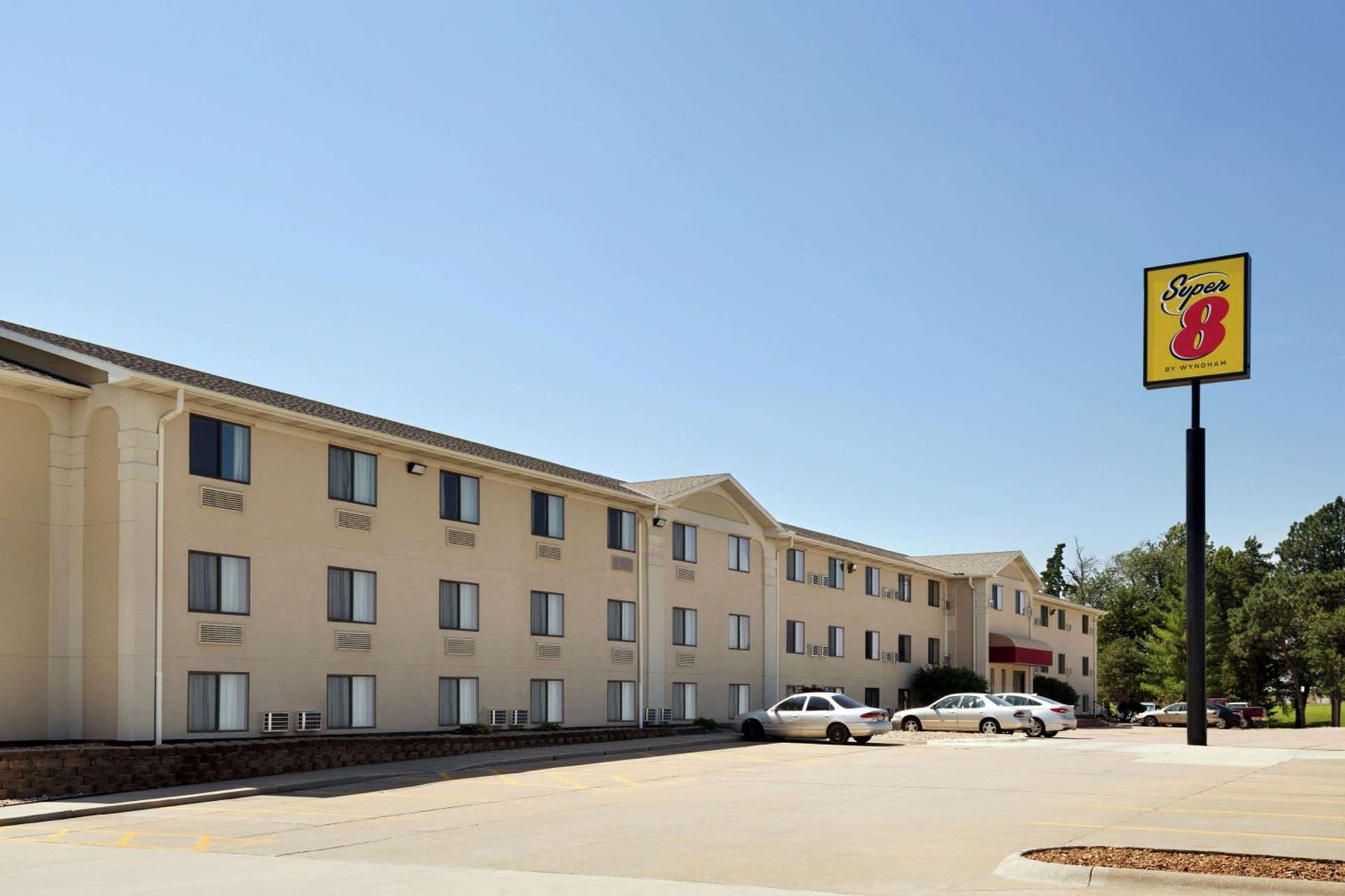 Super 8 by Wyndham Lincoln North featured exterior or lobby in Lincoln, NE — similar hotel