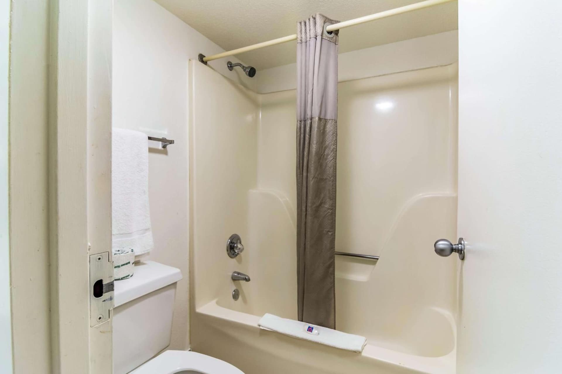 Motel 6-Raleigh, NC - Cary gallery photo in Cary, NC — image 17