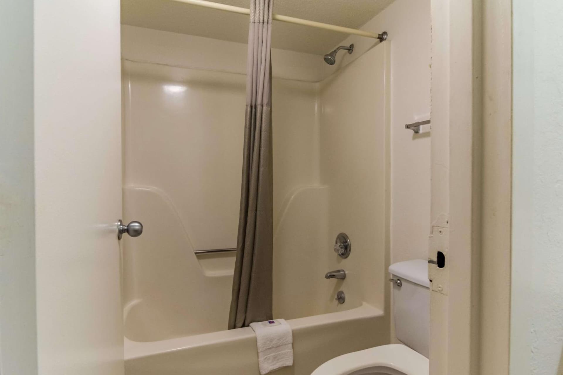 Motel 6-Raleigh, NC - Cary gallery photo in Cary, NC — image 12