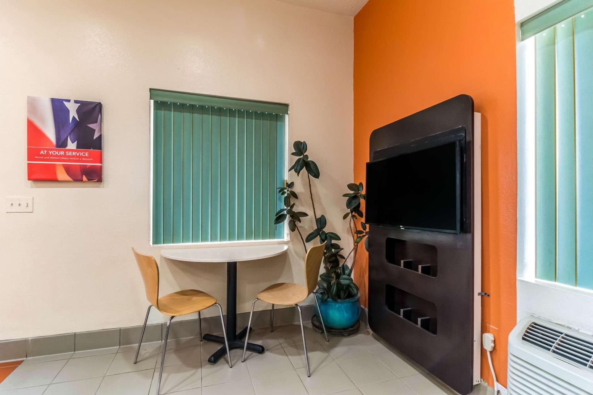 Motel 6-Raleigh, NC - Cary interior in Cary, NC — gallery photo 2