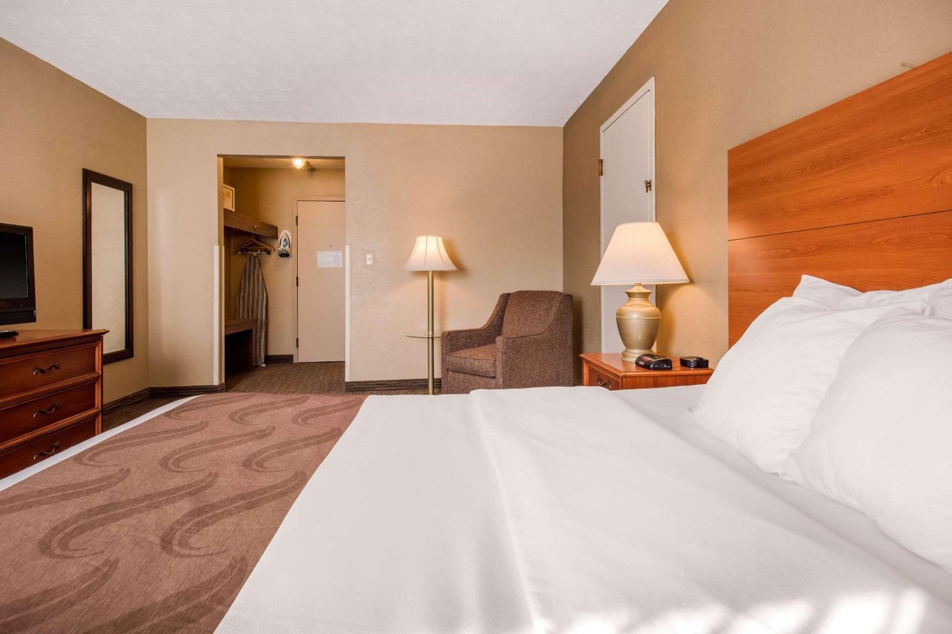 Quality Inn & Suites New Castle gallery photo in New Castle, PA — image 26