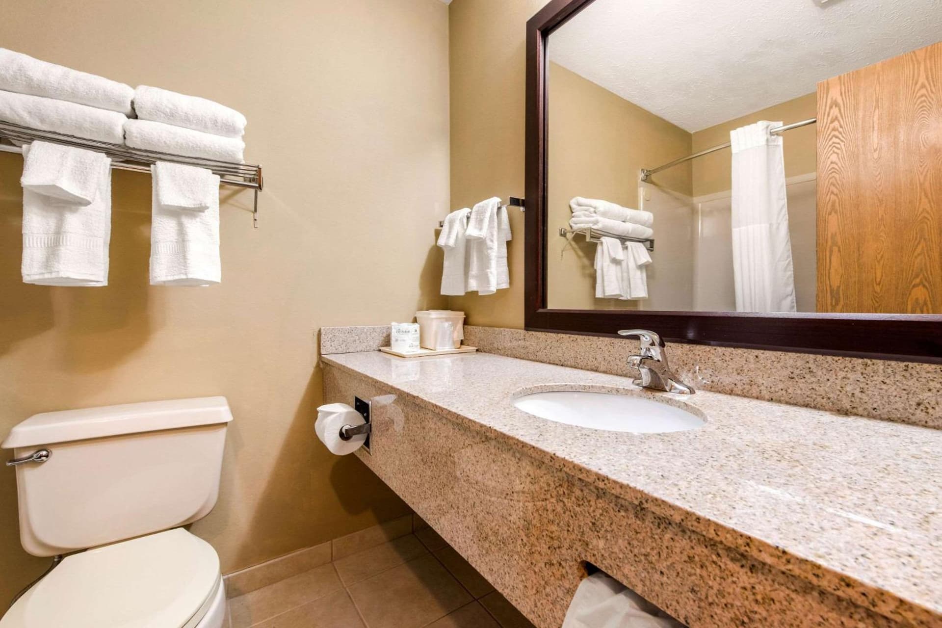 Quality Inn & Suites New Castle gallery photo in New Castle, PA — image 17