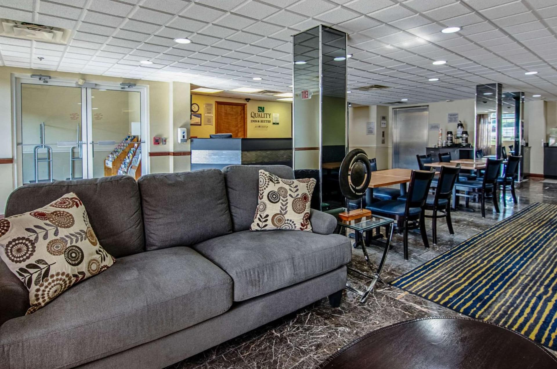 Quality Inn & Suites Bristol North interior in Bristol, VA — gallery photo 2
