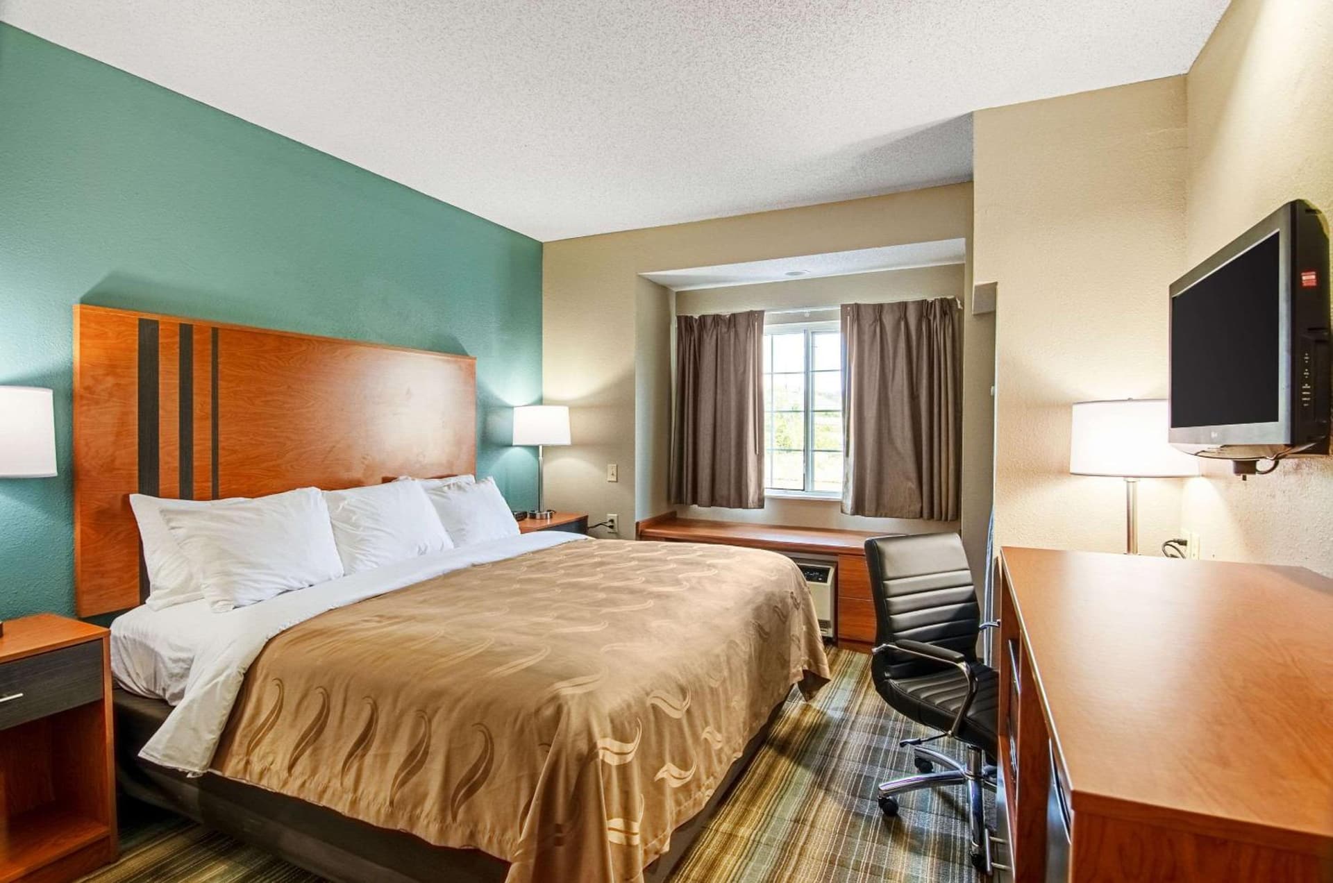Quality Inn & Suites Bristol North property views in Bristol, VA — gallery photo 3
