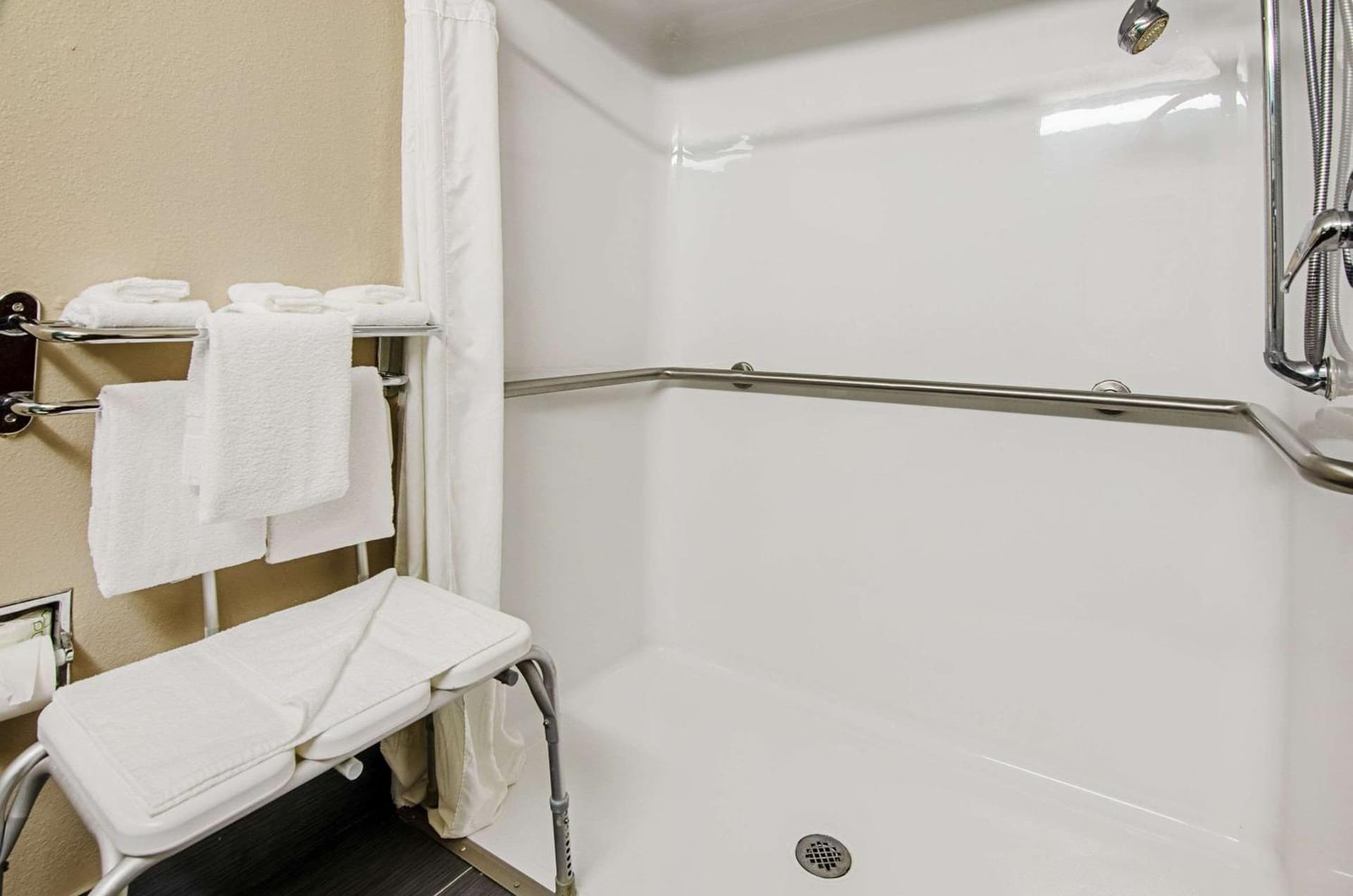 Quality Inn & Suites Bristol North gallery photo in Bristol, VA — image 7