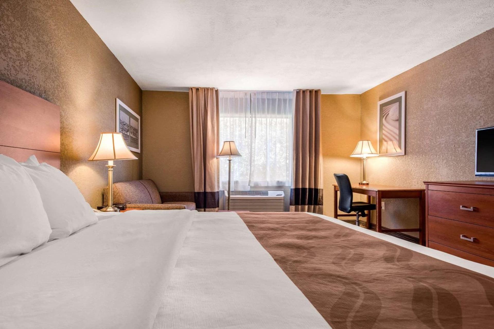 Quality Inn & Suites New Castle gallery photo in New Castle, PA — image 33