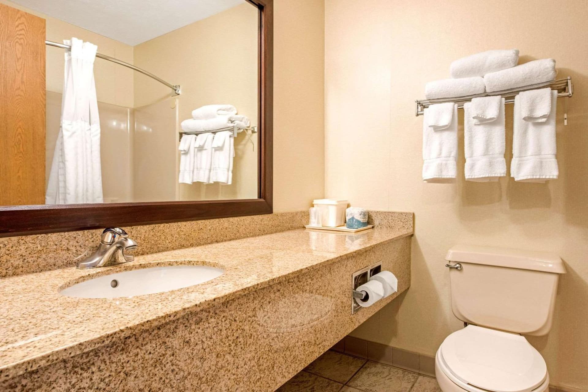 Quality Inn & Suites New Castle gallery photo in New Castle, PA — image 10