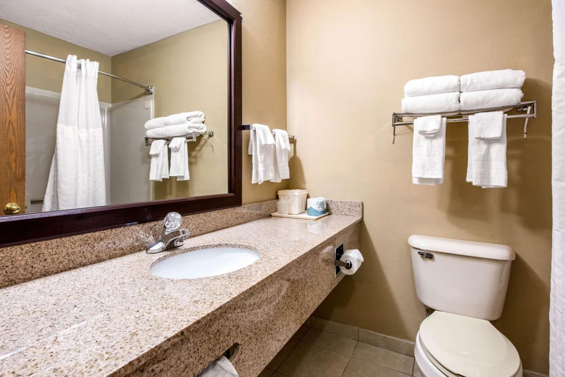 Quality Inn & Suites New Castle gallery photo in New Castle, PA — image 27
