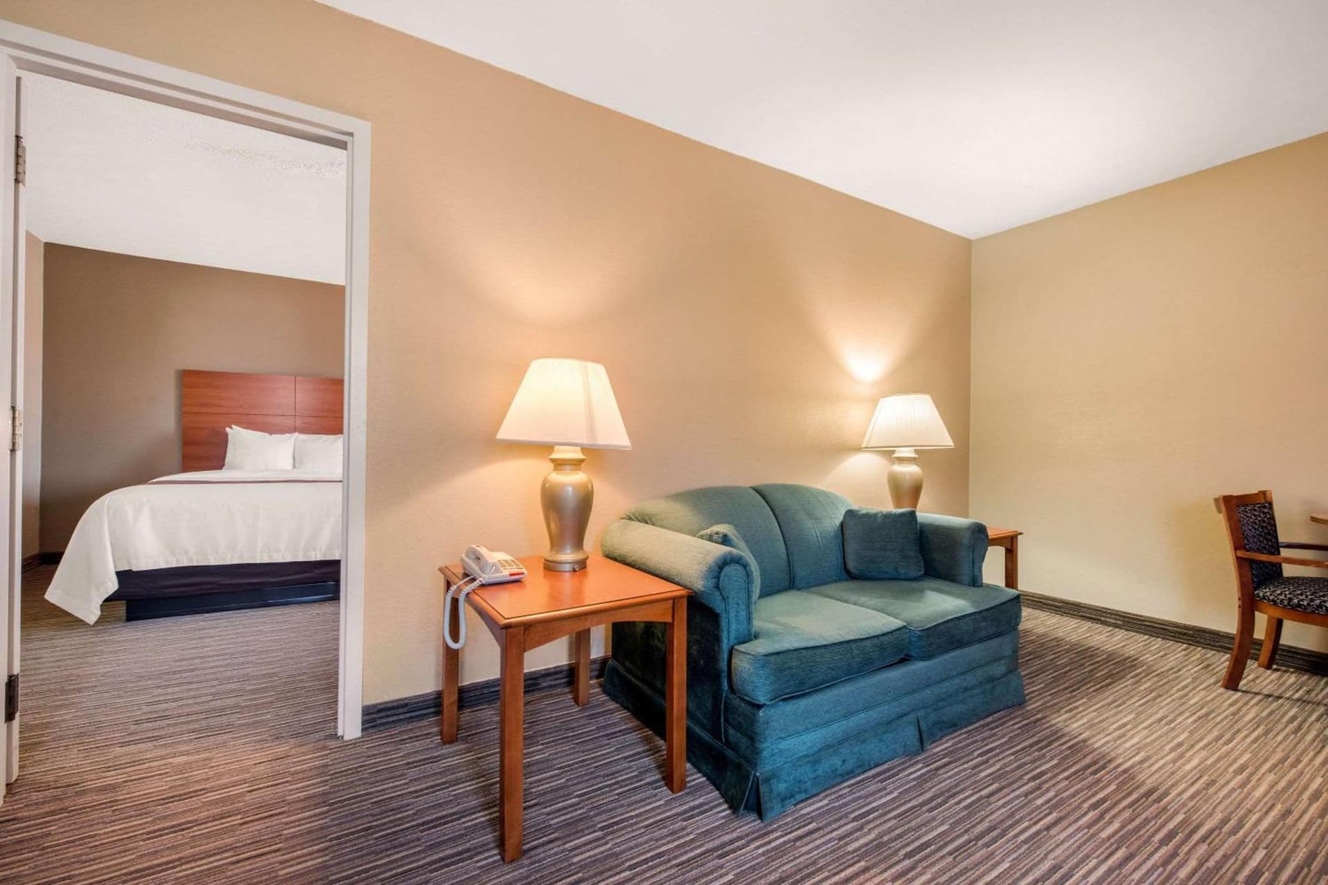 Quality Inn & Suites New Castle interior in New Castle, PA — gallery photo 2