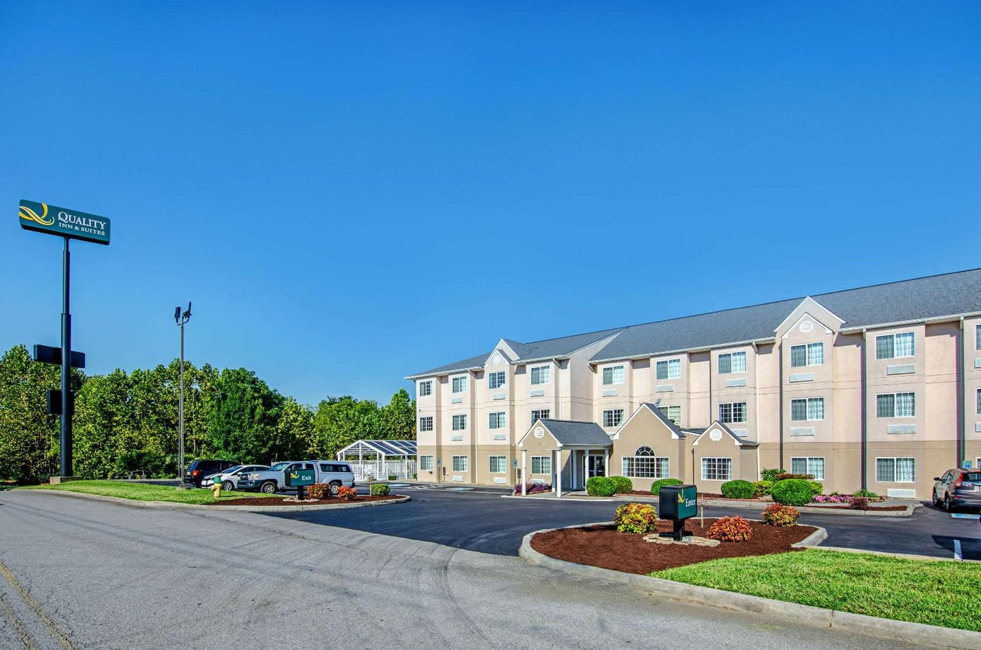 Quality Inn & Suites Bristol North — hotel in Bristol, Virginia