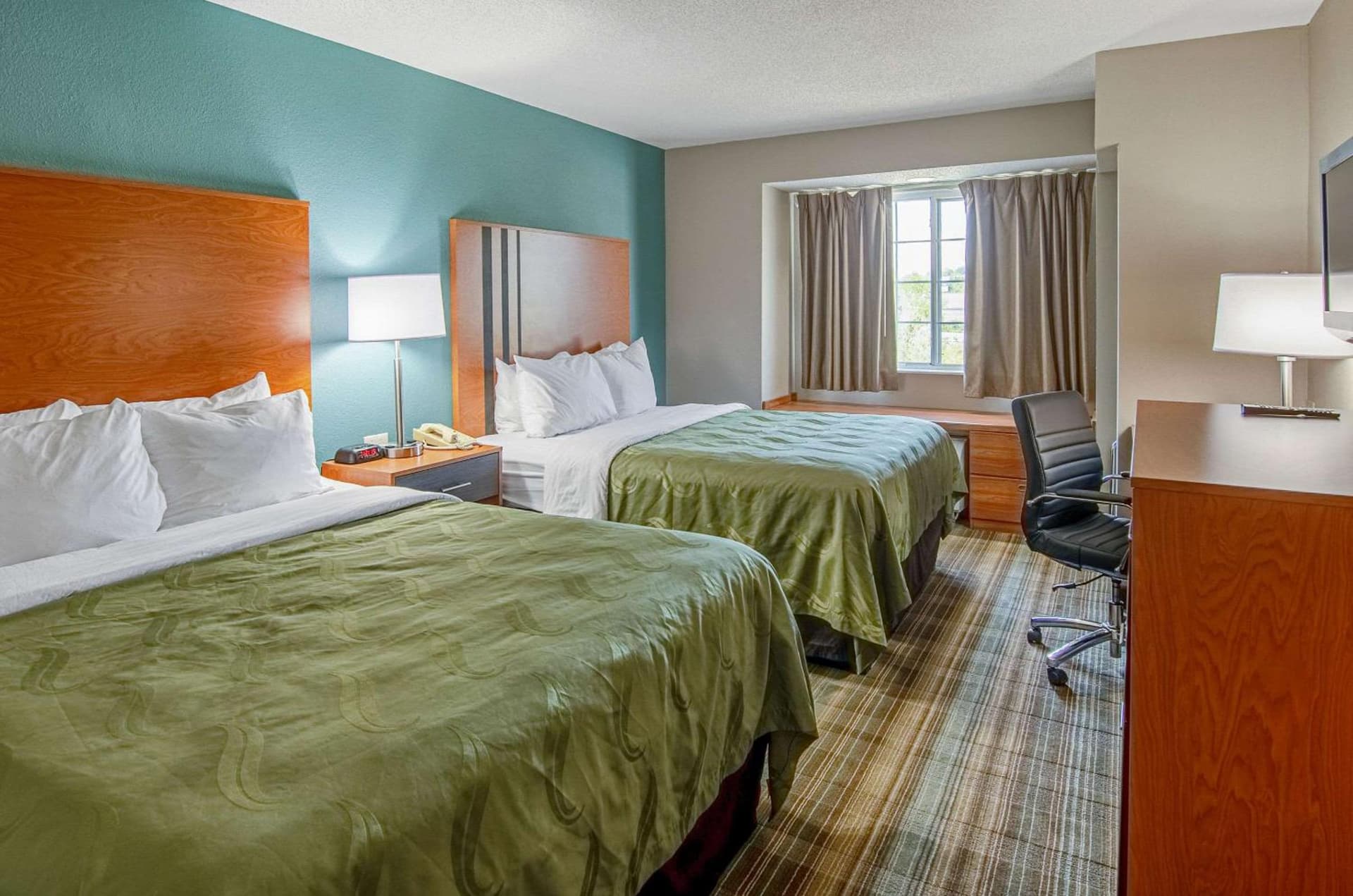 Quality Inn & Suites Bristol North interior in Bristol, VA — gallery photo 2