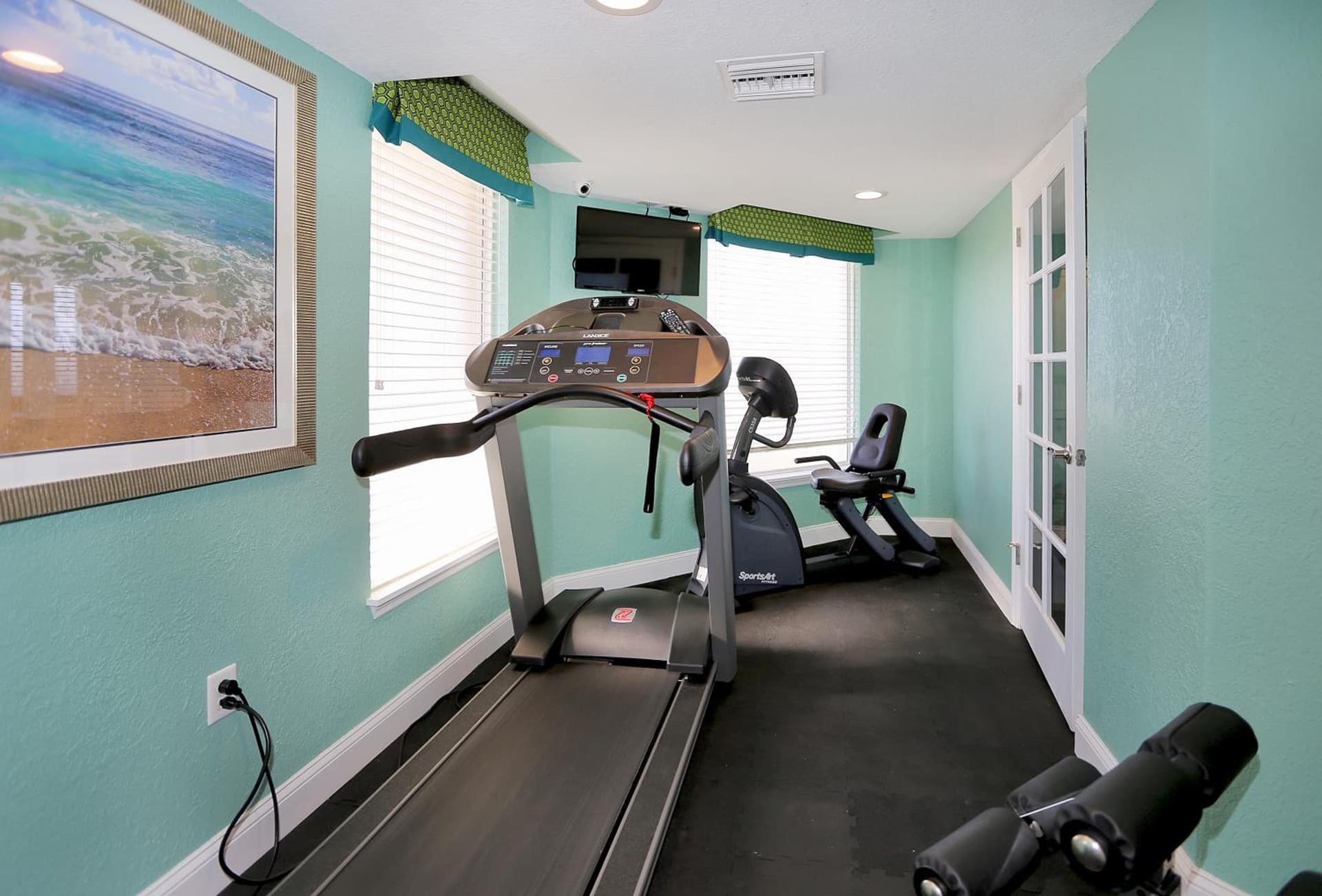 Atlantic Terrace interior in Daytona Beach Shores, FL — gallery photo 2