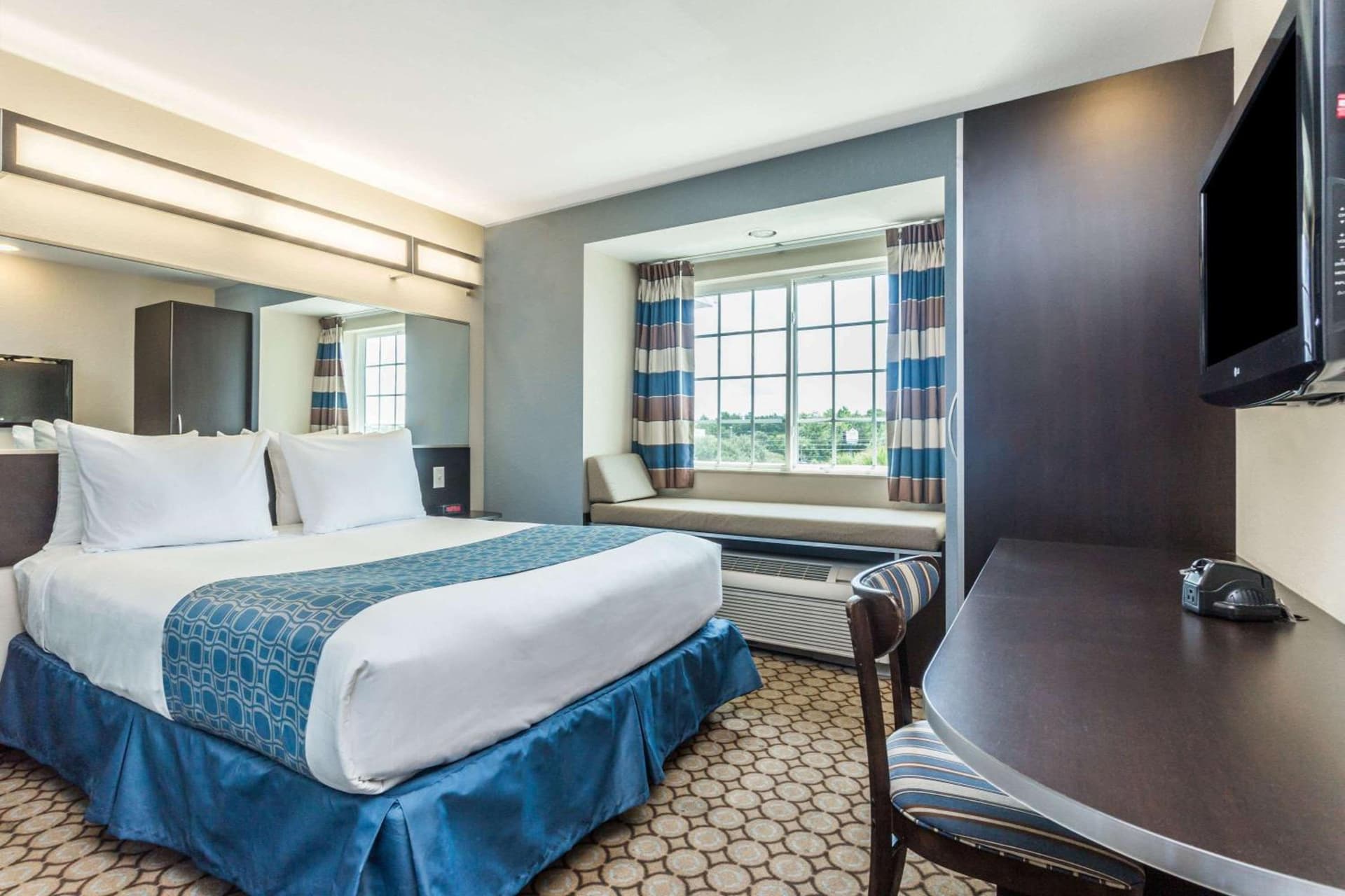 Microtel Inn & Suites by Wyndham Spring Hill/Weeki Wachee gallery photo in Weeki Wachee, FL — image 23