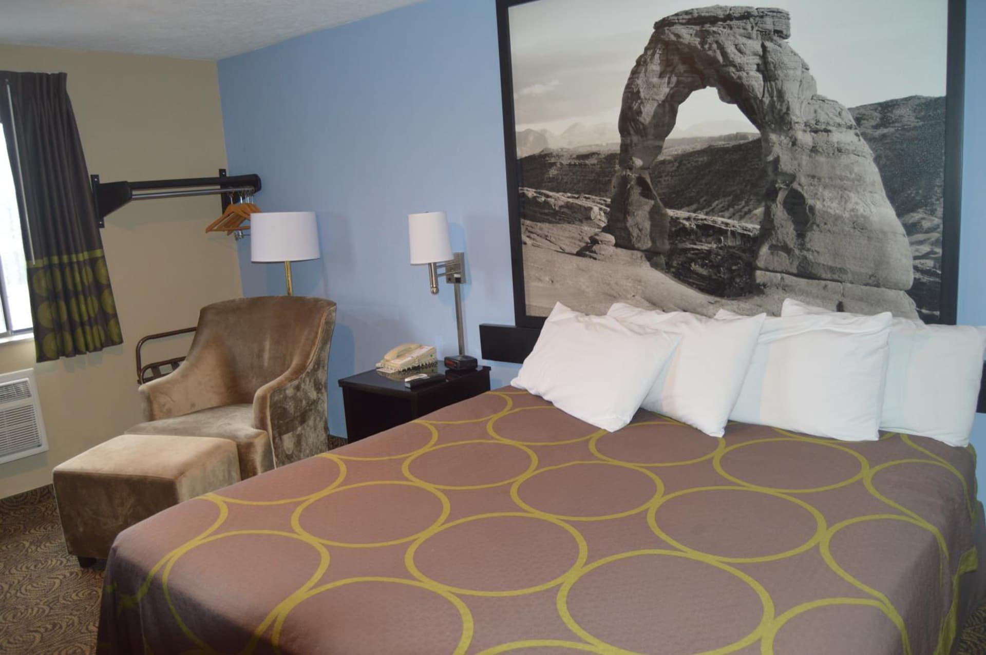 Super 8 by Wyndham Logan gallery photo in Logan, UT — image 11