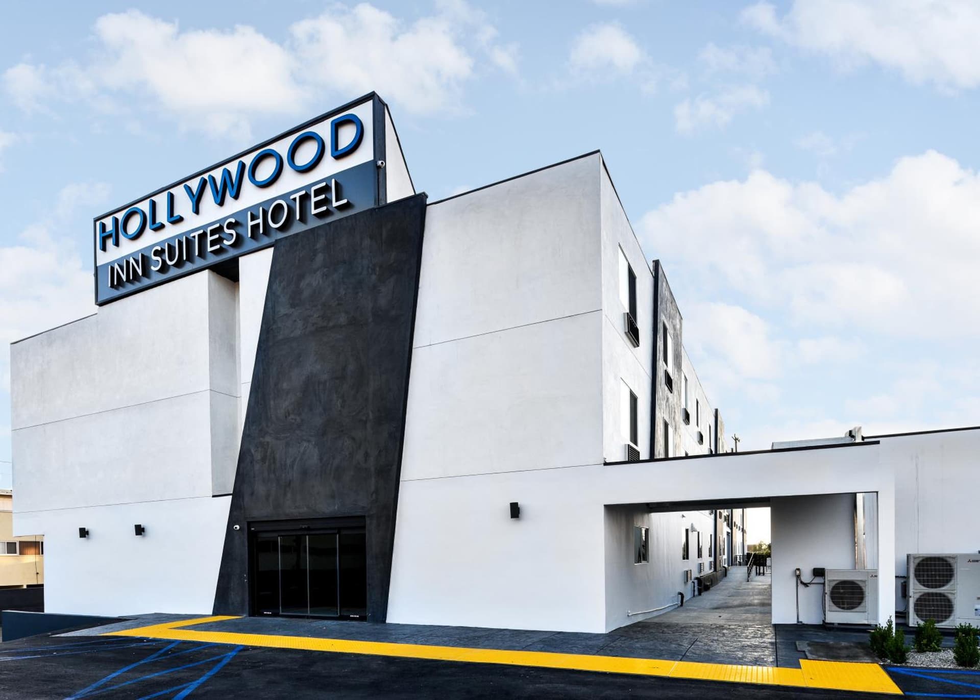 Hollywood Inn Suites Hotel gallery photo in Los Angeles, CA — image 9