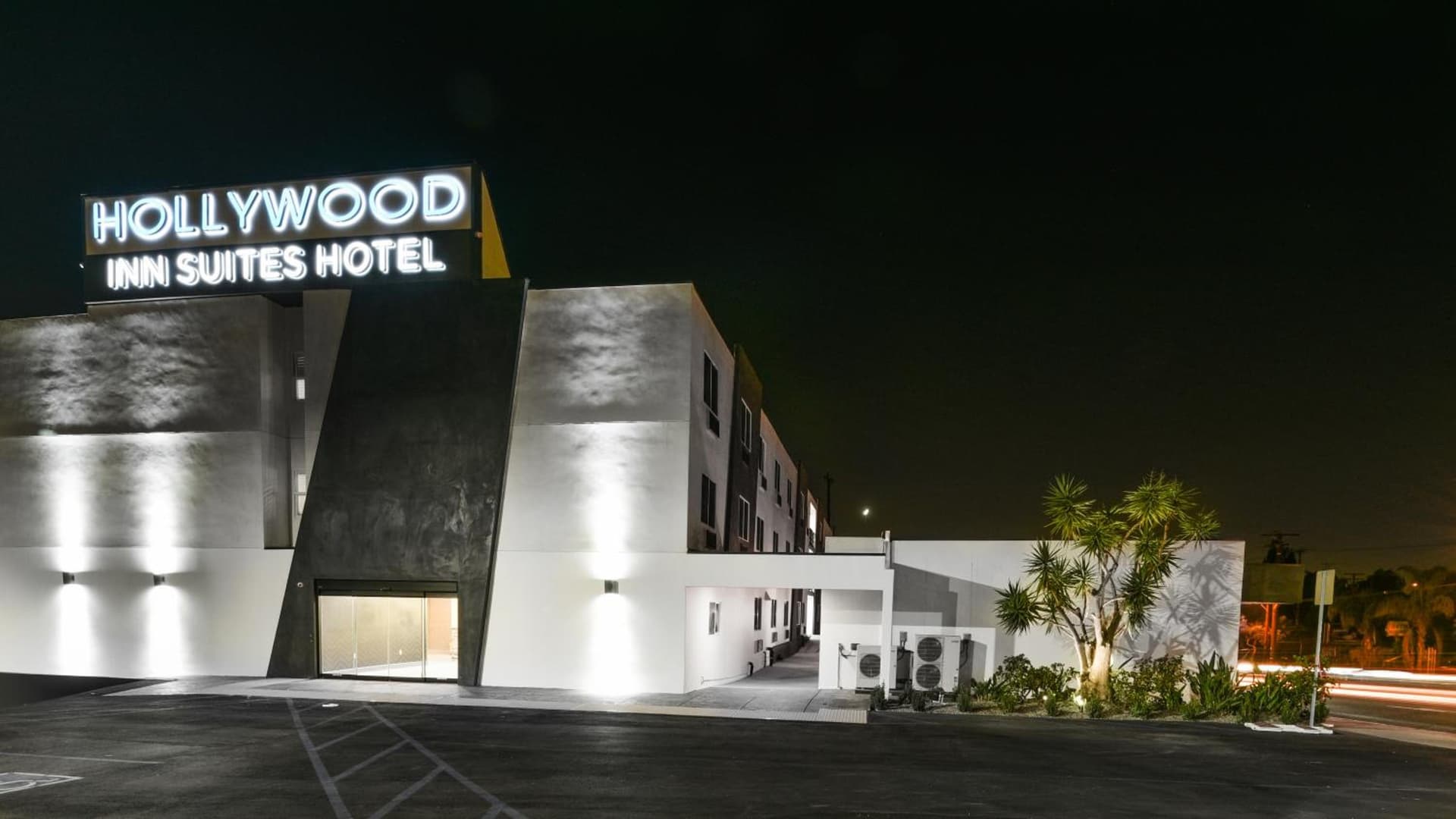 Hollywood Inn Suites Hotel gallery photo in Los Angeles, CA — image 26