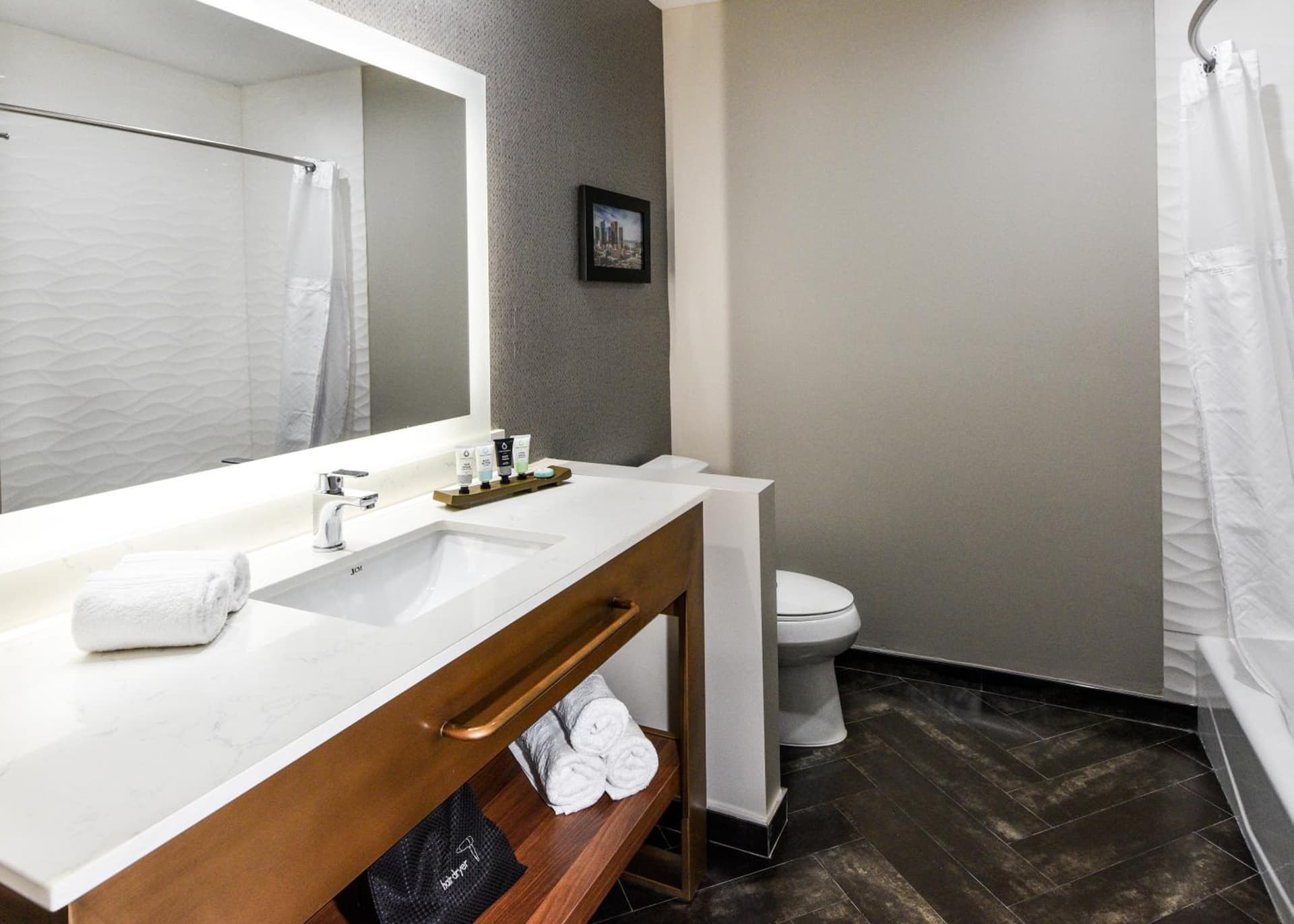 Hollywood Inn Suites Hotel gallery photo in Los Angeles, CA — image 20