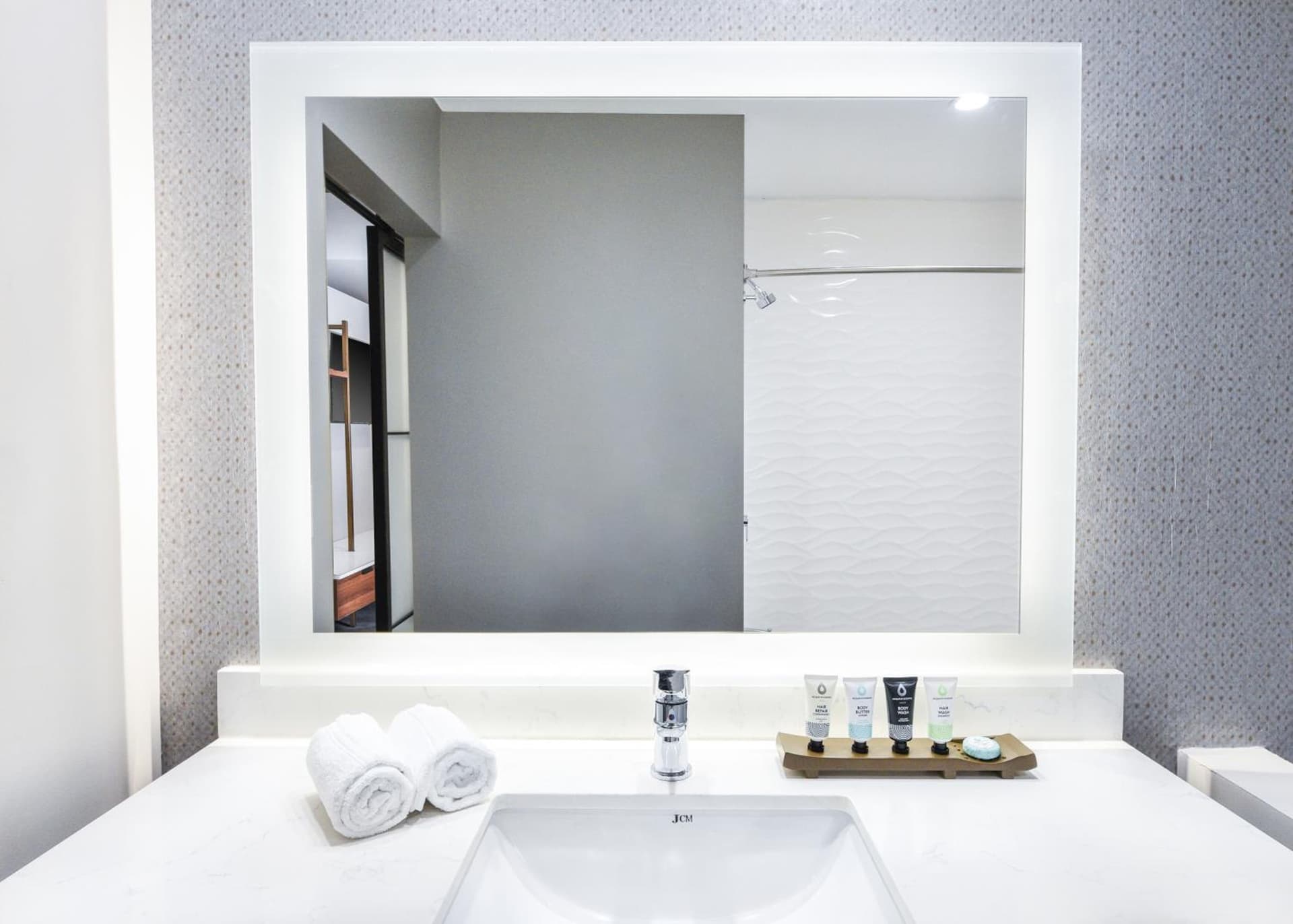 Hollywood Inn Suites Hotel gallery photo in Los Angeles, CA — image 10