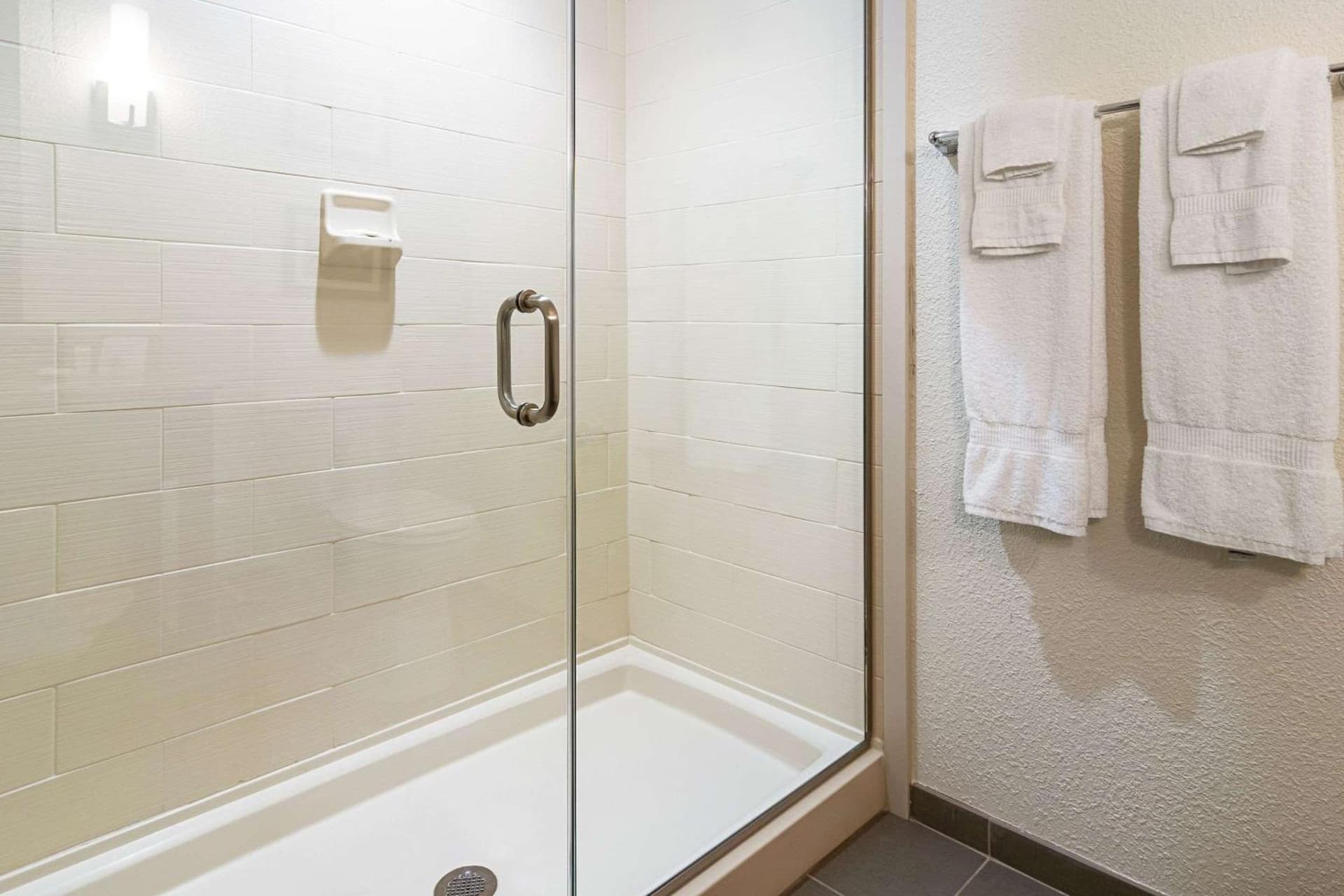 Comfort Suites Wooster near University Campus gallery photo in Wooster, OH — image 12