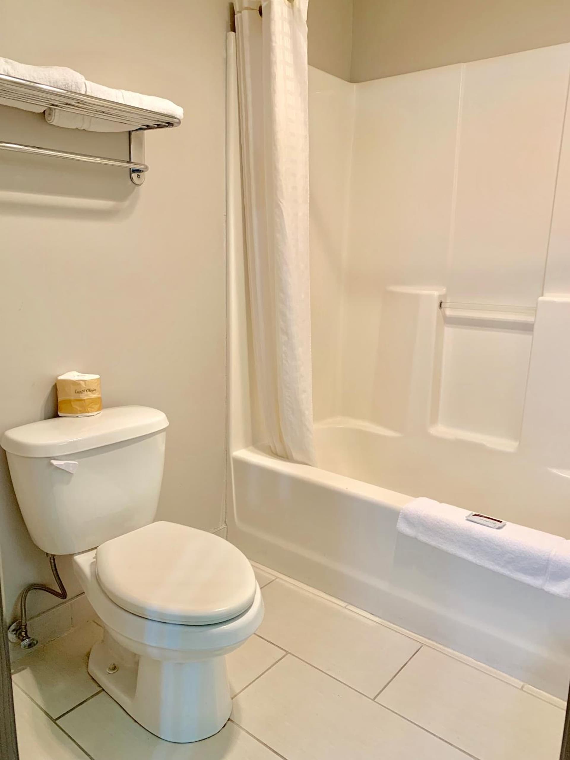 BridgePointe Inn & Suites by BPhotels, Lincoln I-80 & 27th St property views in Lincoln, NE — gallery photo 3