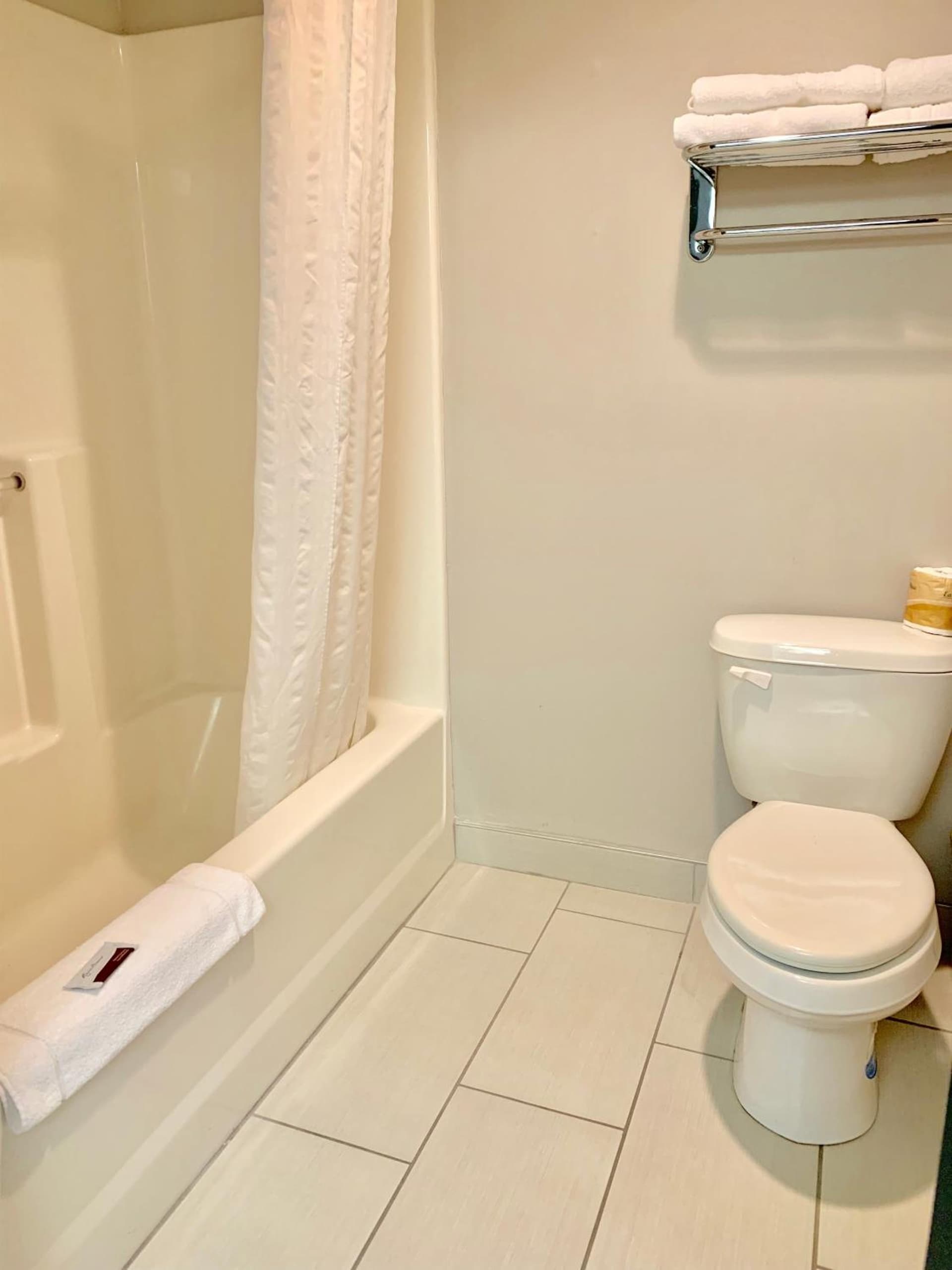 BridgePointe Inn & Suites by BPhotels, Lincoln I-80 & 27th St gallery photo in Lincoln, NE — image 4