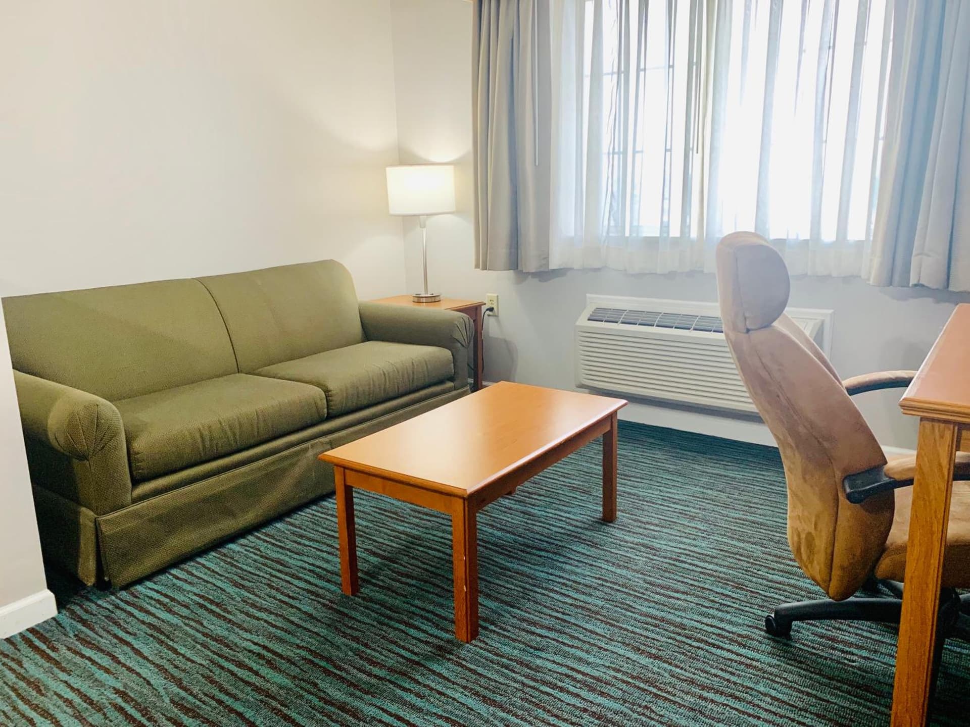 BridgePointe Inn & Suites by BPhotels, Lincoln I-80 & 27th St interior in Lincoln, NE — gallery photo 2