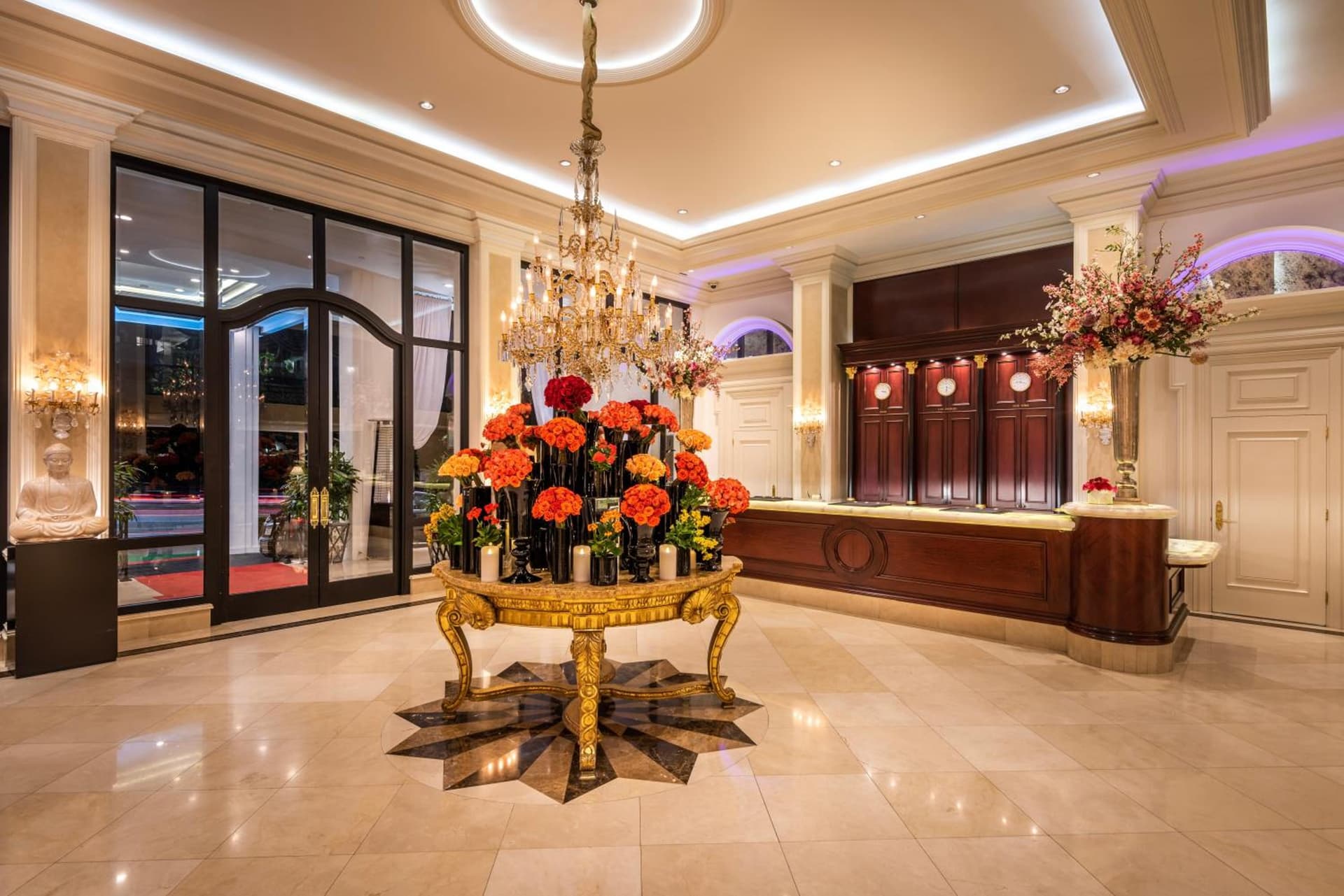 Beverly Hills Plaza Hotel & Spa property views in Los Angeles, CA — gallery photo 3