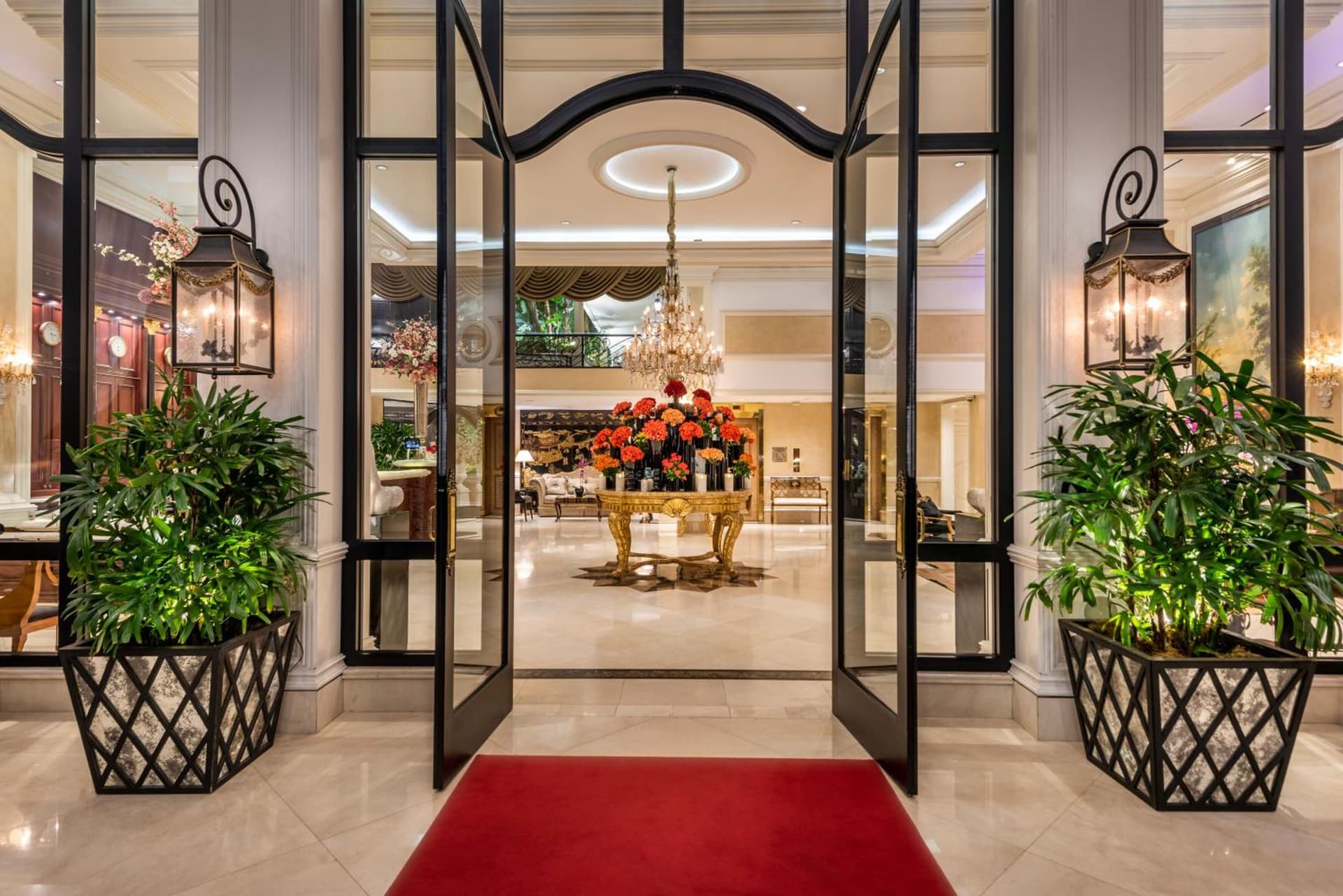 Beverly Hills Plaza Hotel & Spa interior in Los Angeles, CA — gallery photo 2
