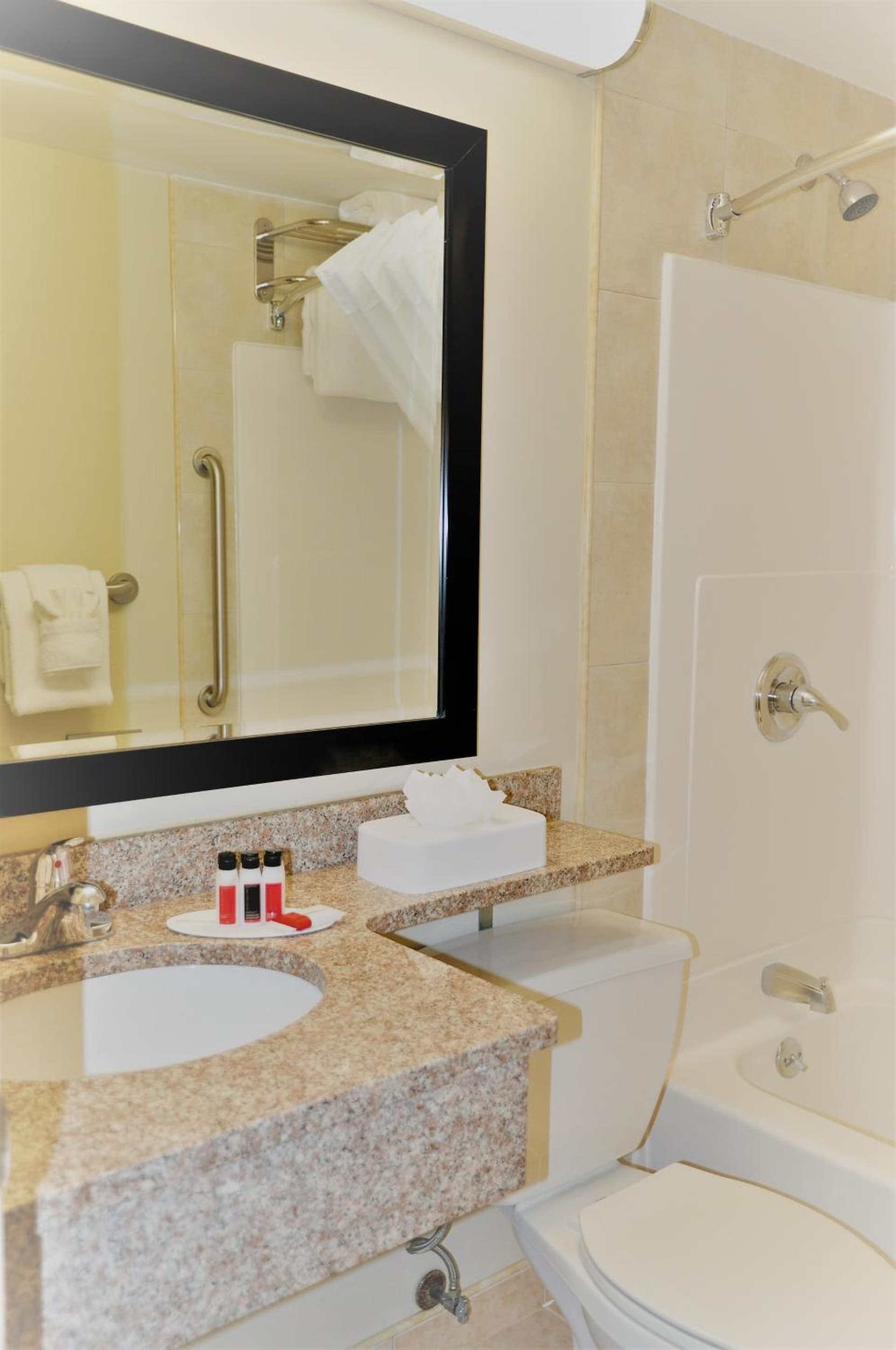 Ramada by Wyndham Staten Island gallery photo in Staten Island, NY — image 24
