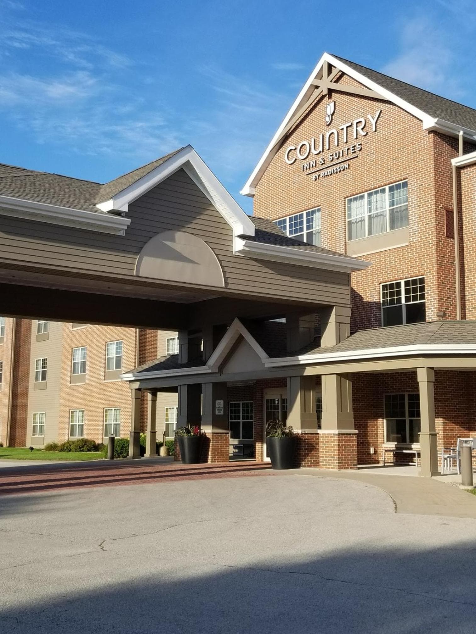 Country Inn & Suites by Radisson, Green Bay East, WI featured exterior or lobby in Green Bay, WI — similar hotel
