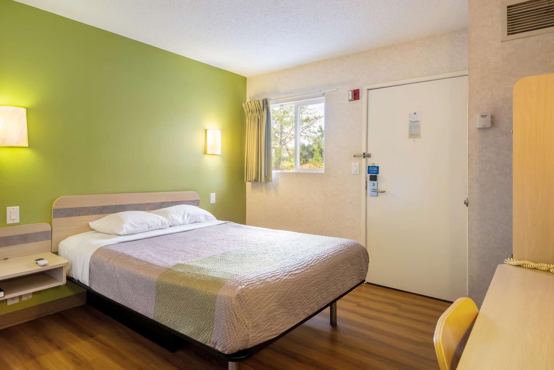 Motel 6-Statesville, NC interior in Statesville, NC — gallery photo 2