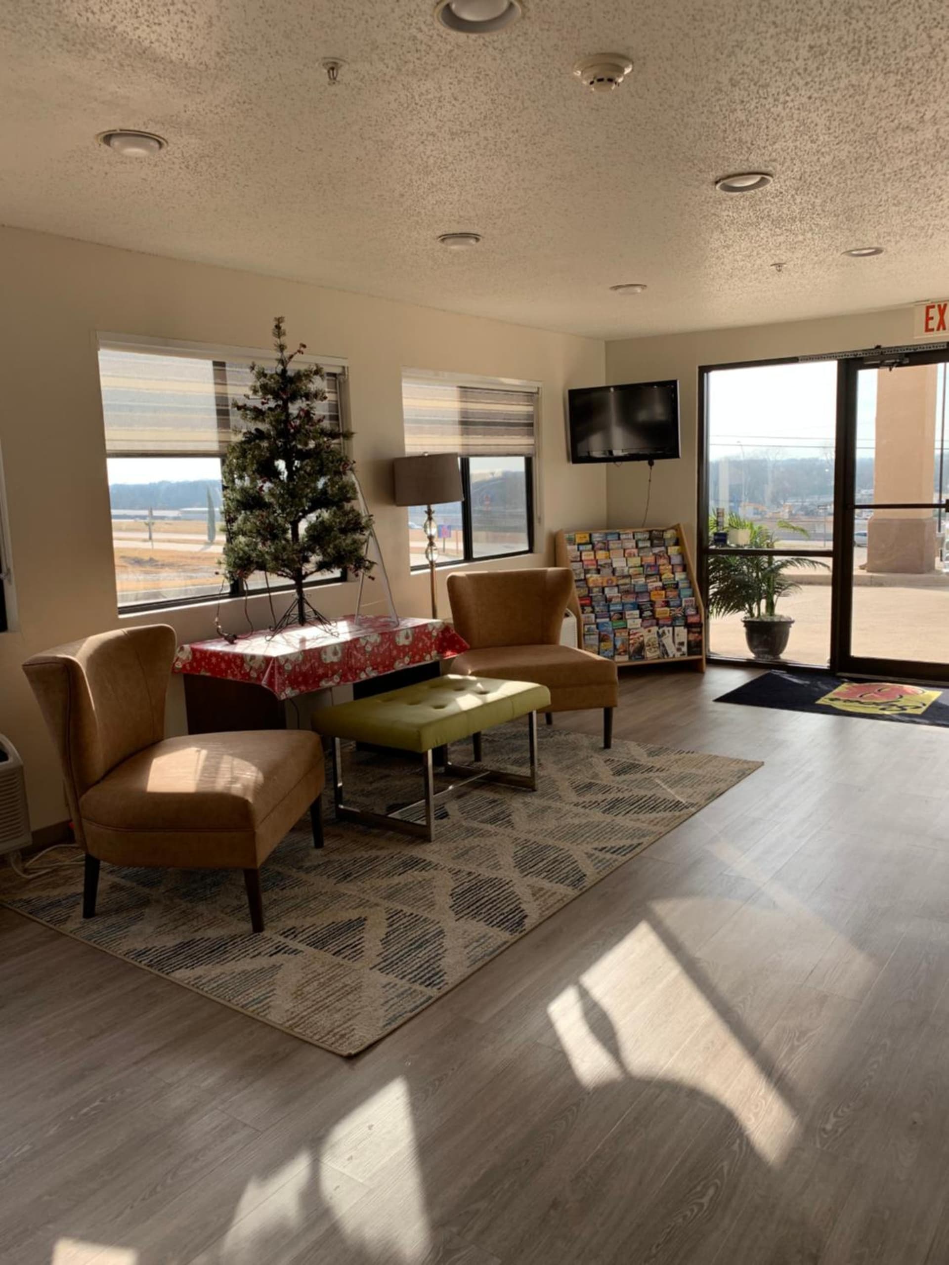 Super 8 by Wyndham Waxahachie TX property views in Waxahachie, TX — gallery photo 3