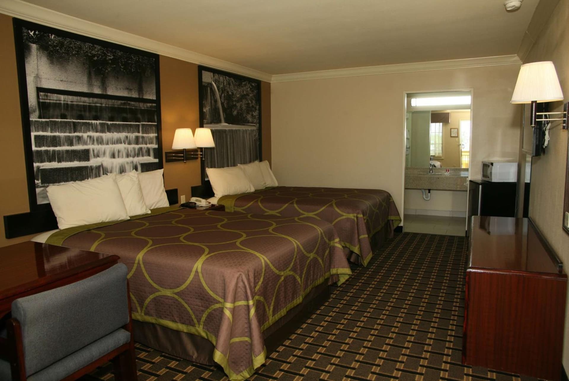 Super 8 by Wyndham Tyler TX gallery photo in Tyler, TX — image 21