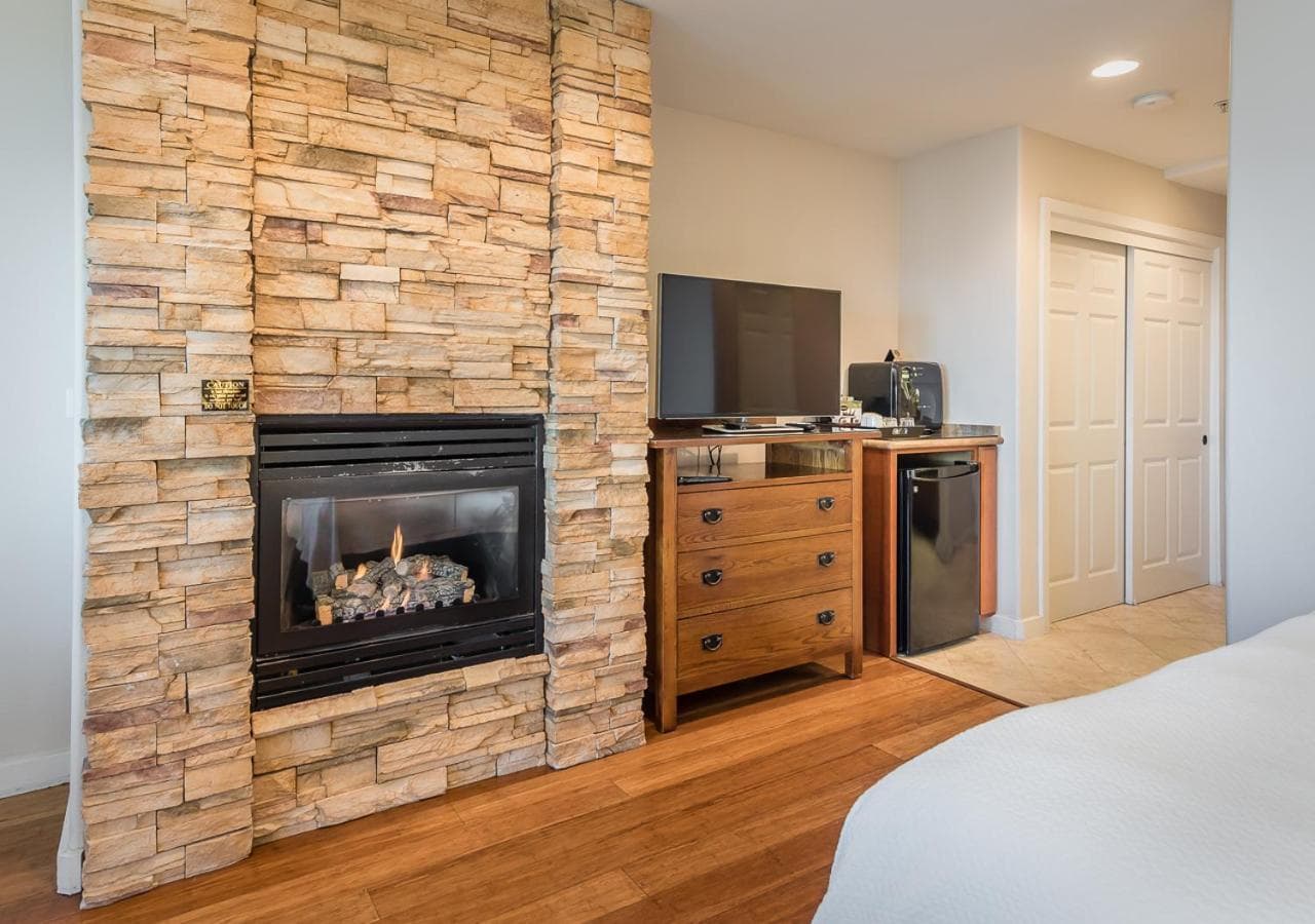 Moonstone Landing interior in Cambria, CA — gallery photo 2