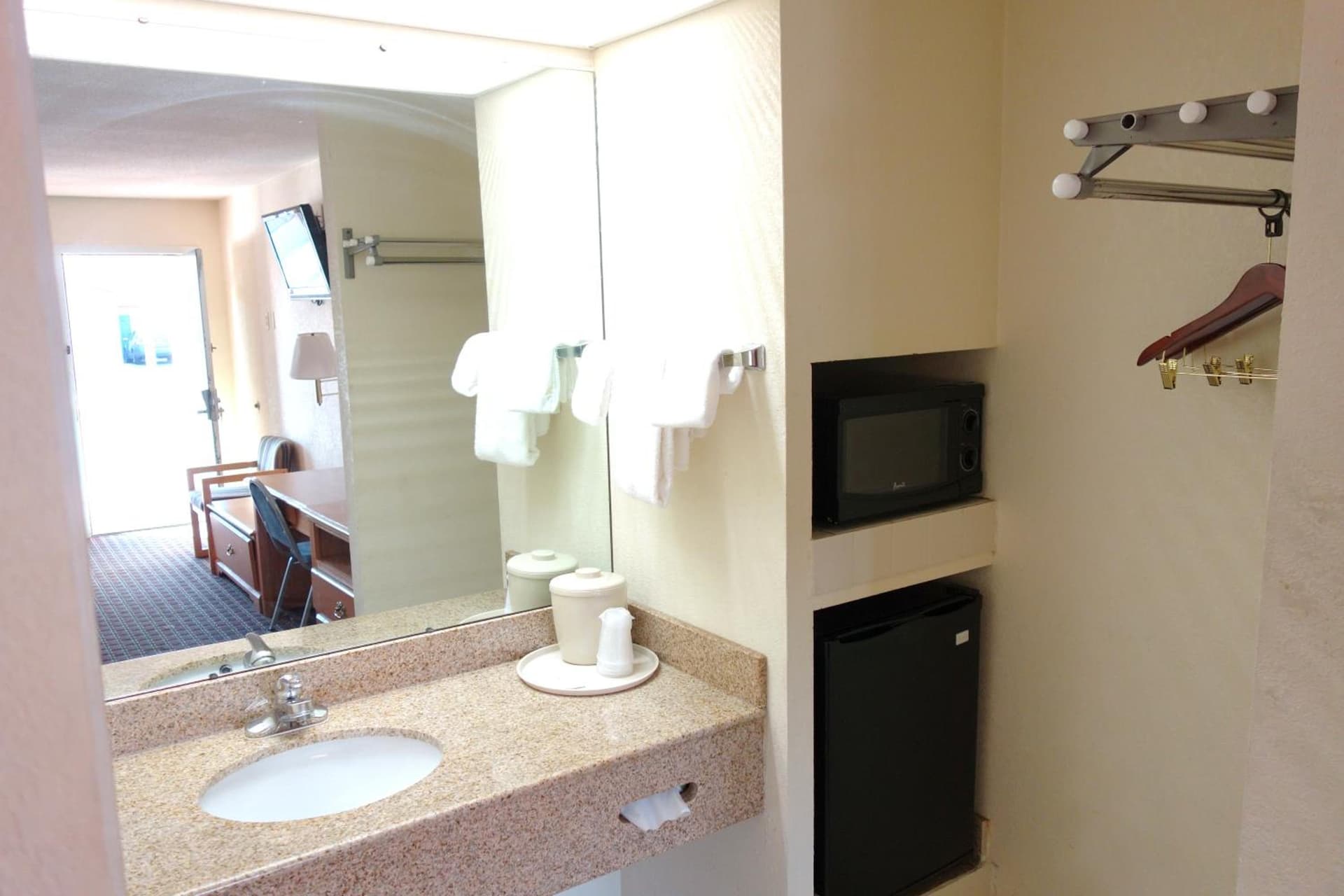 VIP Inn and Suites gallery photo in Huntsville, AL — image 7