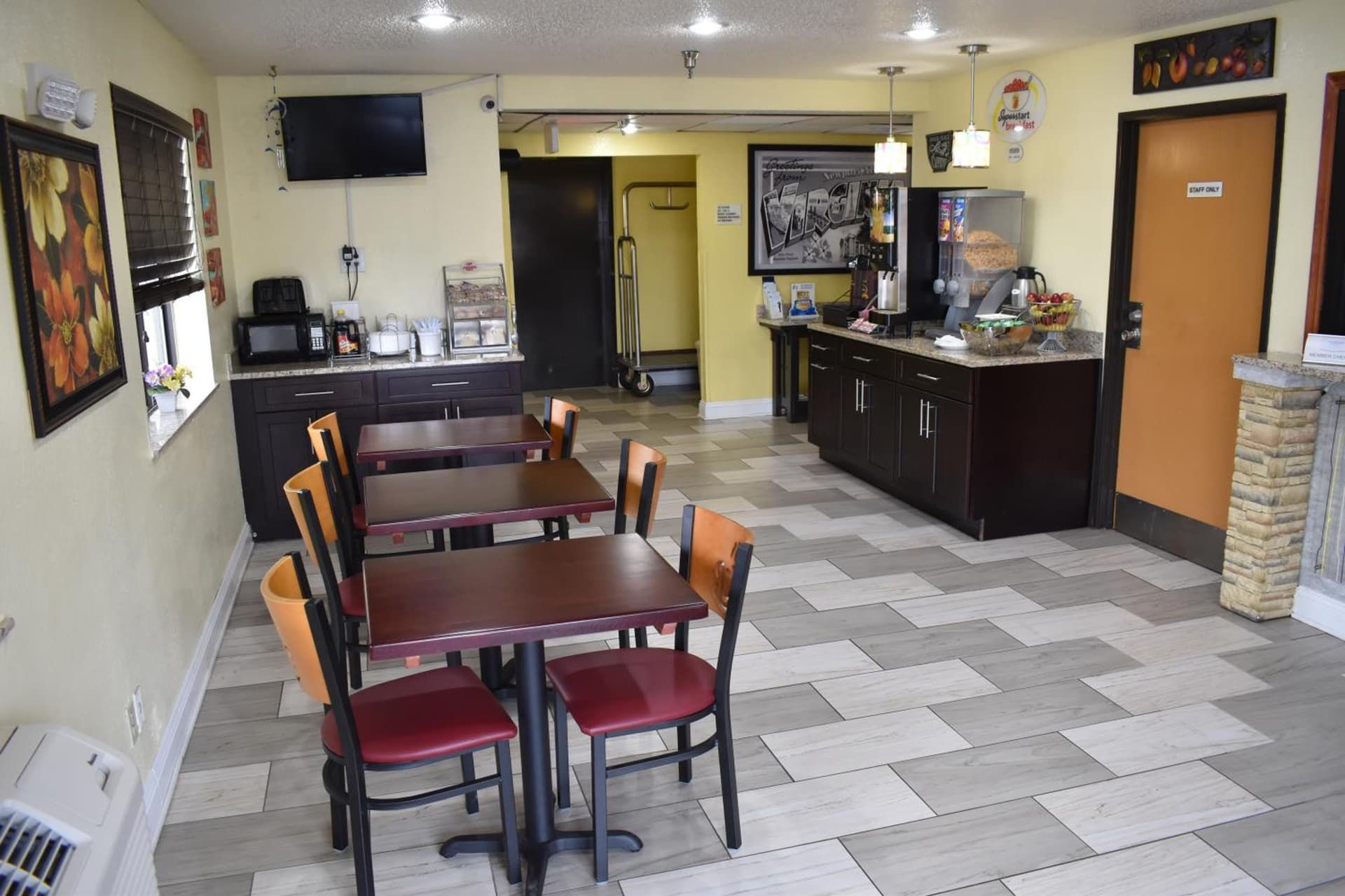Super 8 by Wyndham Newport News/Jefferson Ave. gallery photo in Newport News, VA — image 21