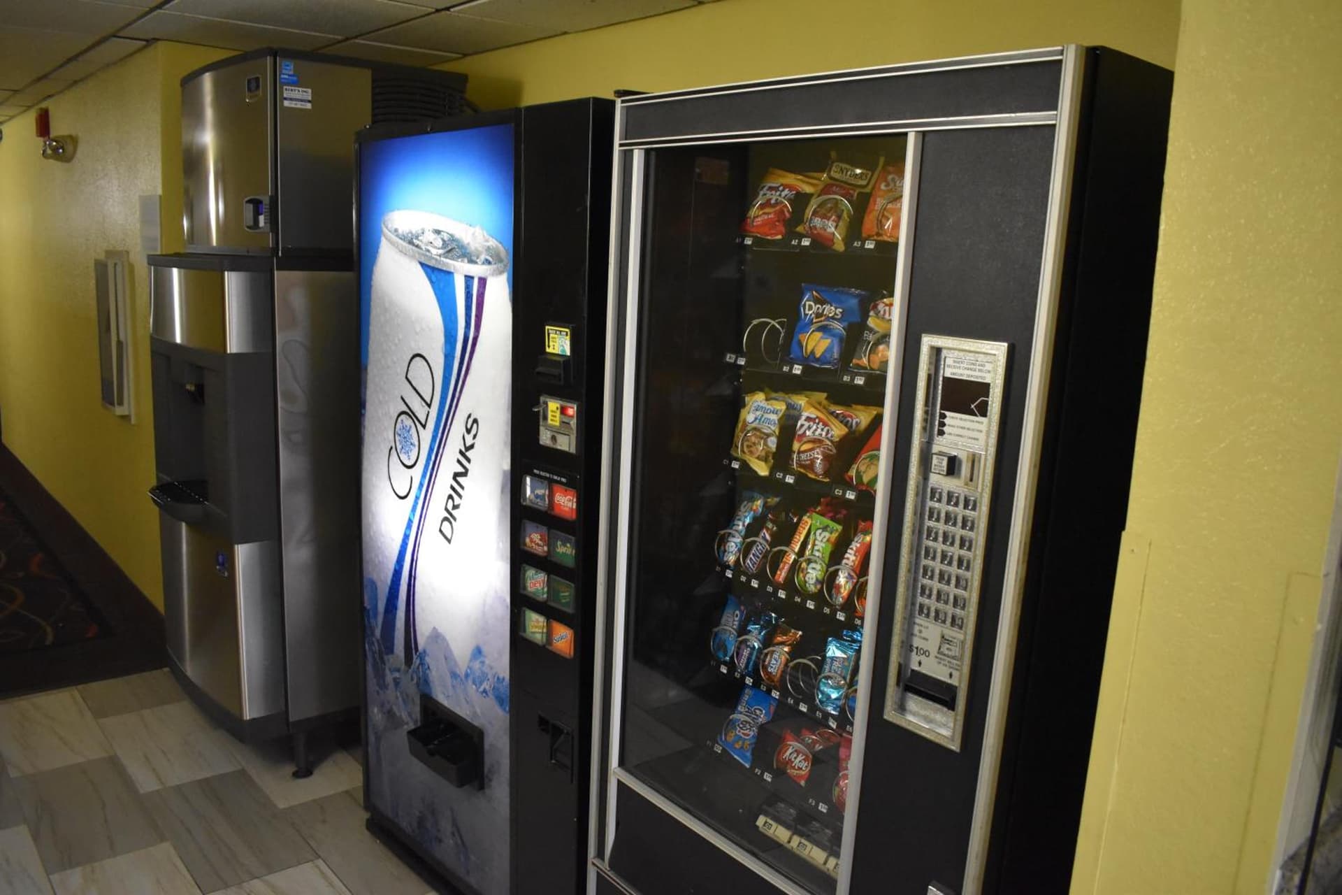 Super 8 by Wyndham Newport News/Jefferson Ave. gallery photo in Newport News, VA — image 19