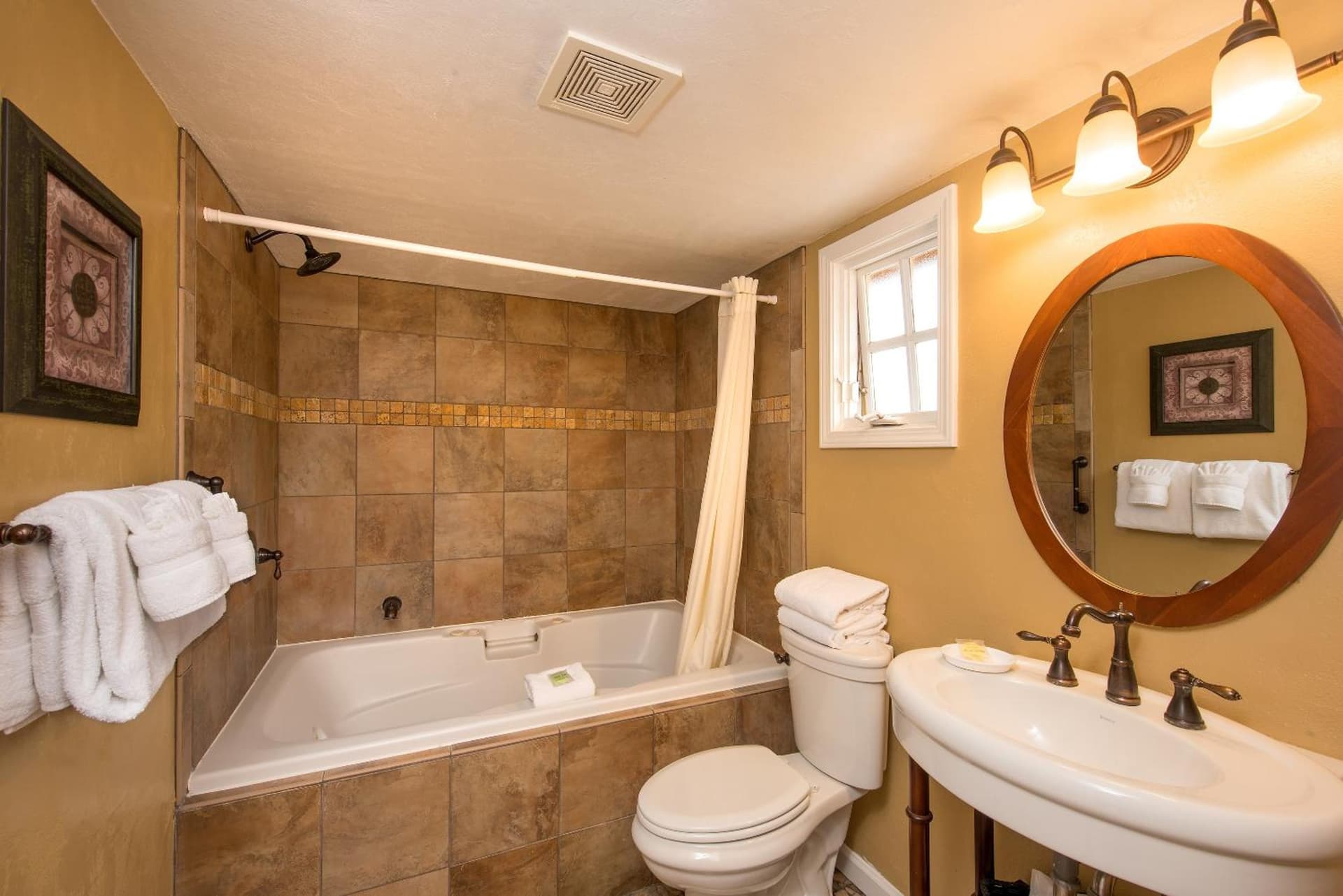 Sunset Inn Pacific Grove interior in Pacific Grove, CA — gallery photo 2