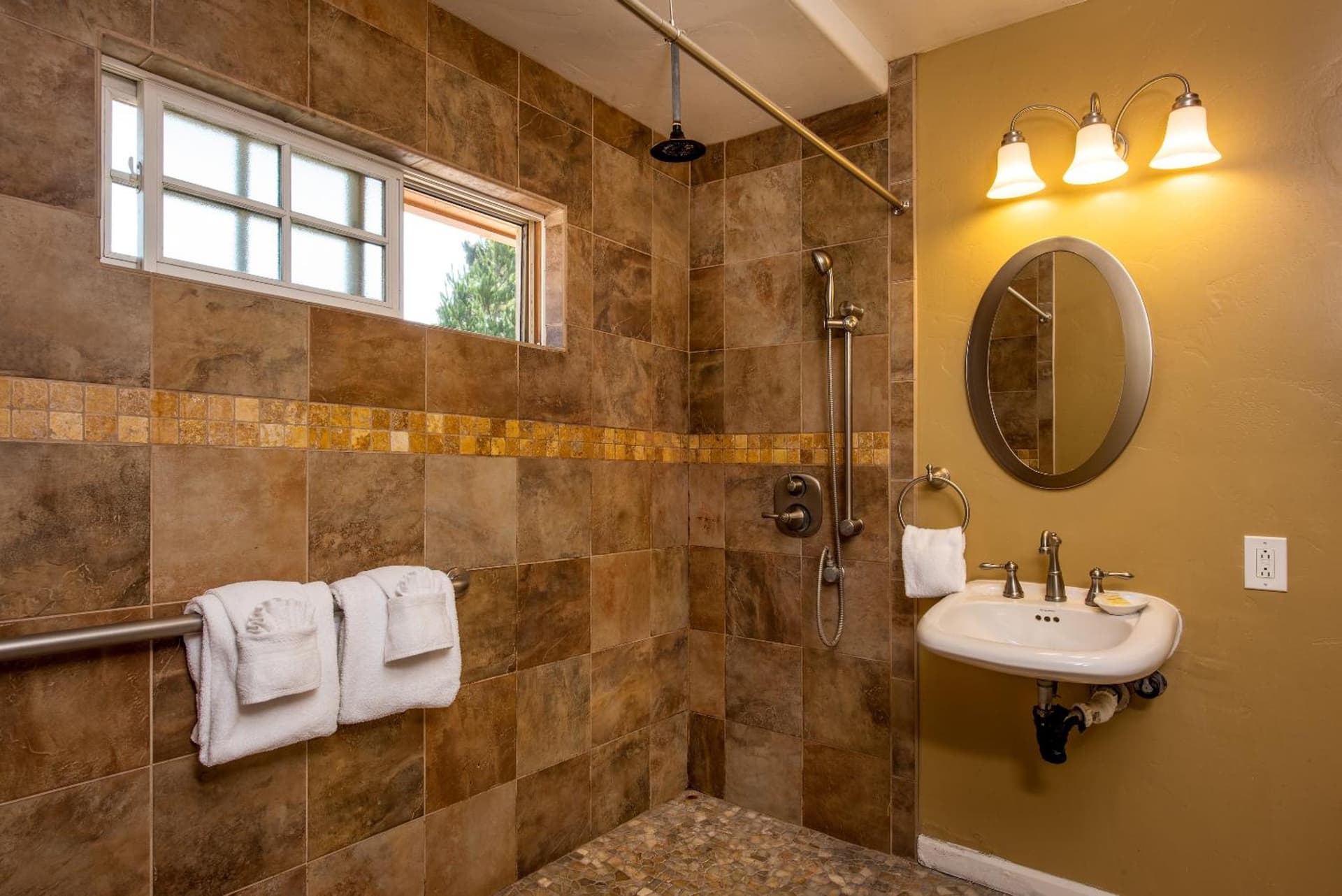 Sunset Inn Pacific Grove interior in Pacific Grove, CA — gallery photo 2