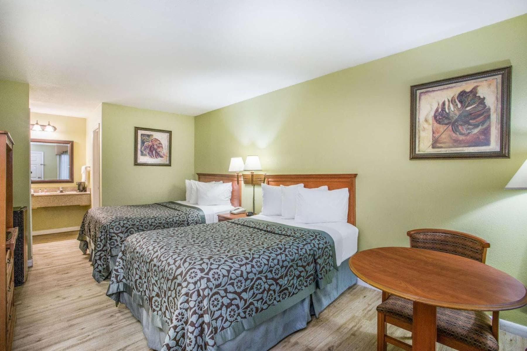 Days Inn by Wyndham Ormond Beach property views in Ormond Beach, FL — gallery photo 3
