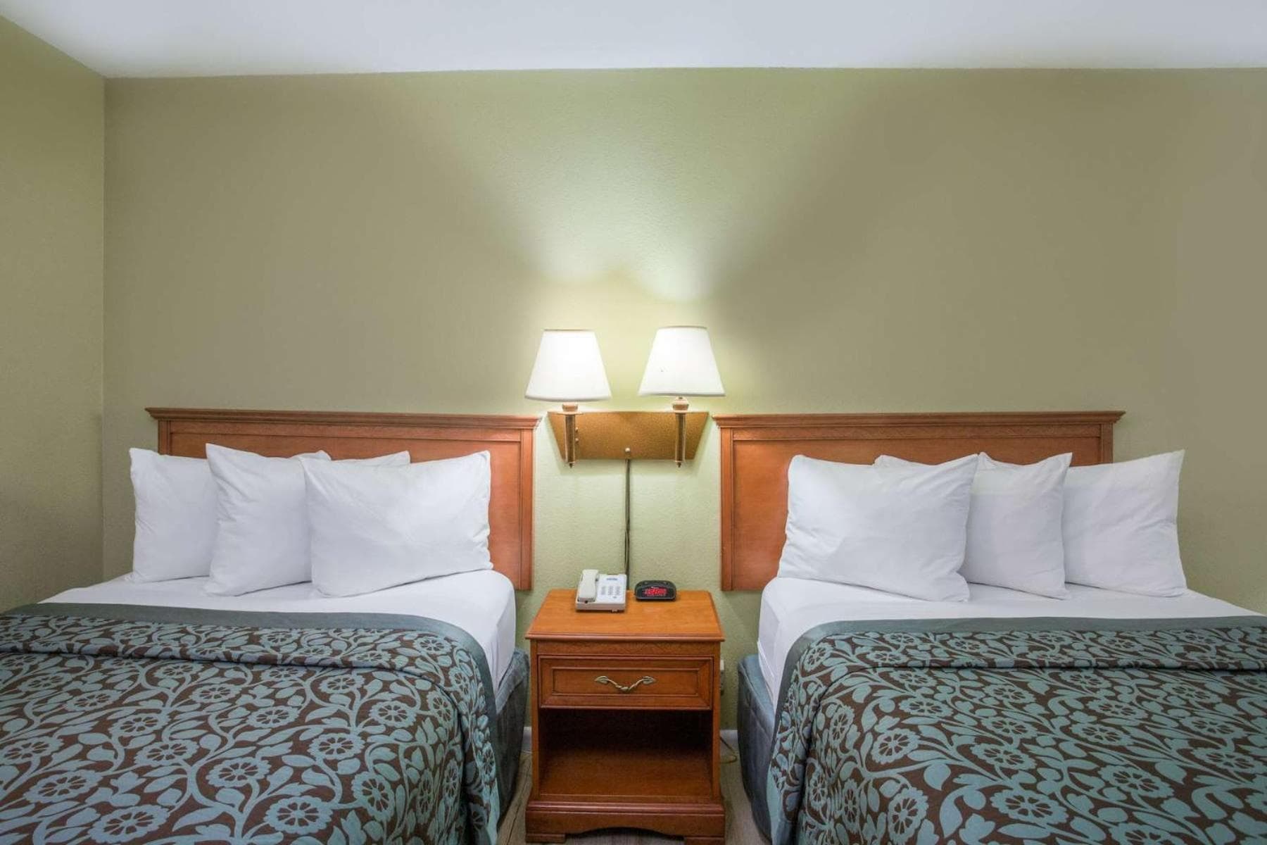 Days Inn by Wyndham Ormond Beach interior in Ormond Beach, FL — gallery photo 2