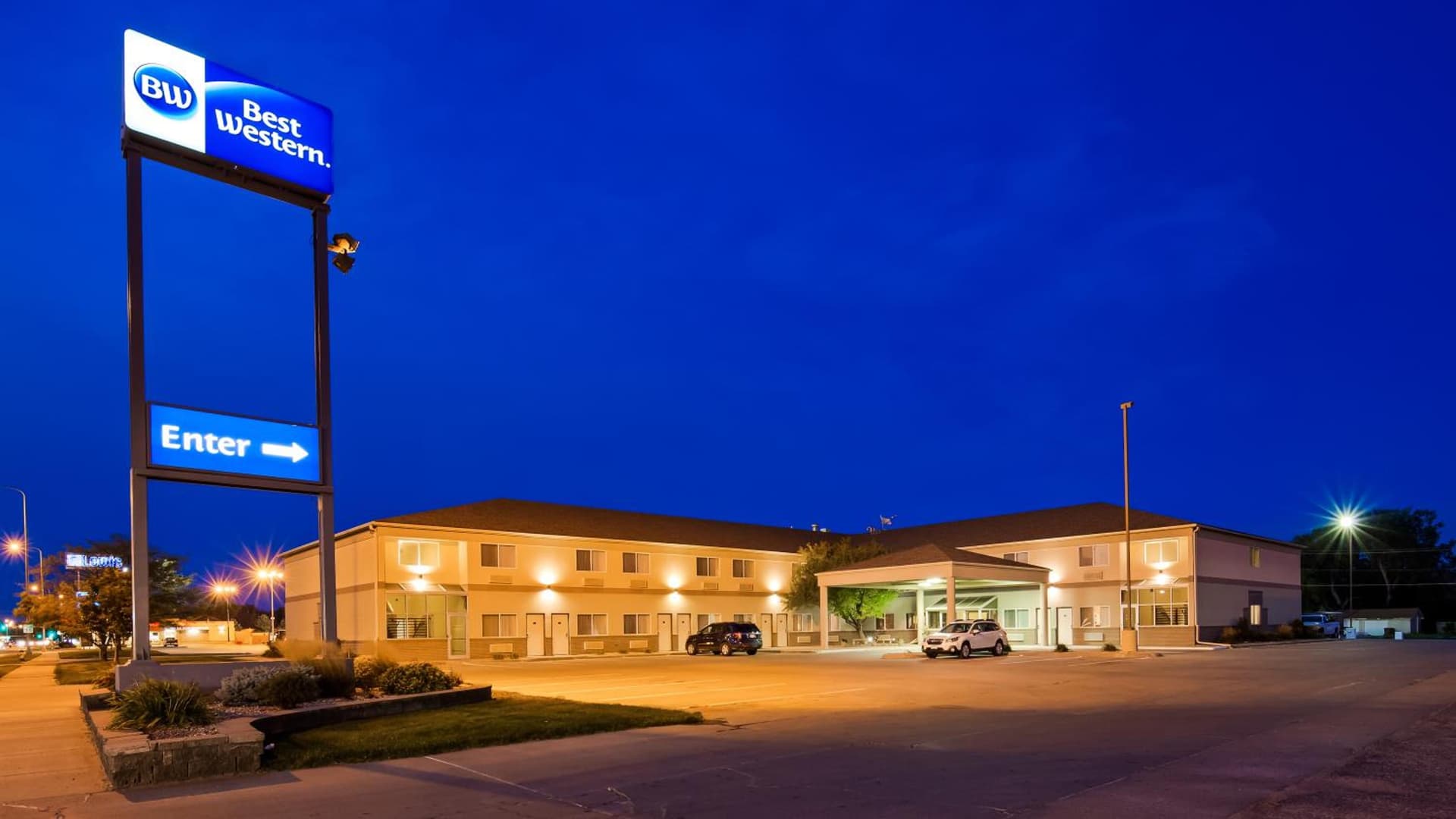 Baymont by Wyndham Huron SD featured exterior or lobby in Huron, SD — similar hotel