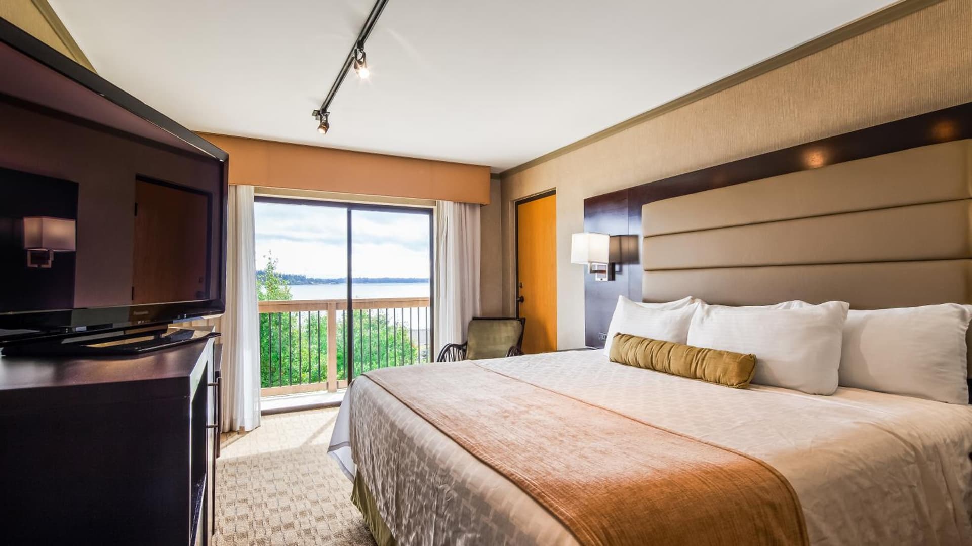 Best Western Plus Silverdale Beach Hotel gallery photo in Silverdale, WA — image 25