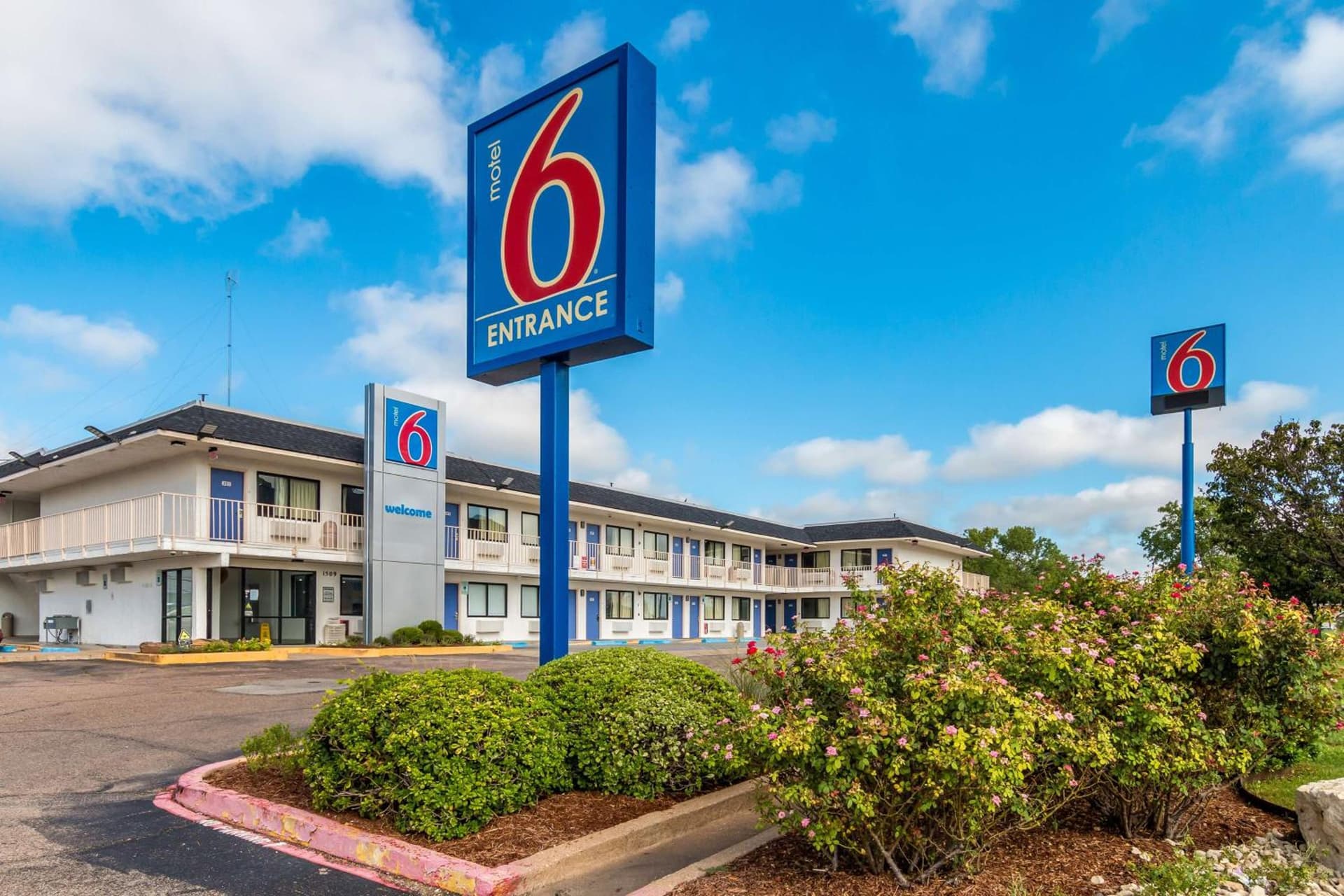 Motel 6-Bellmead, TX - Waco featured exterior or lobby in Bellmead, TX — similar hotel