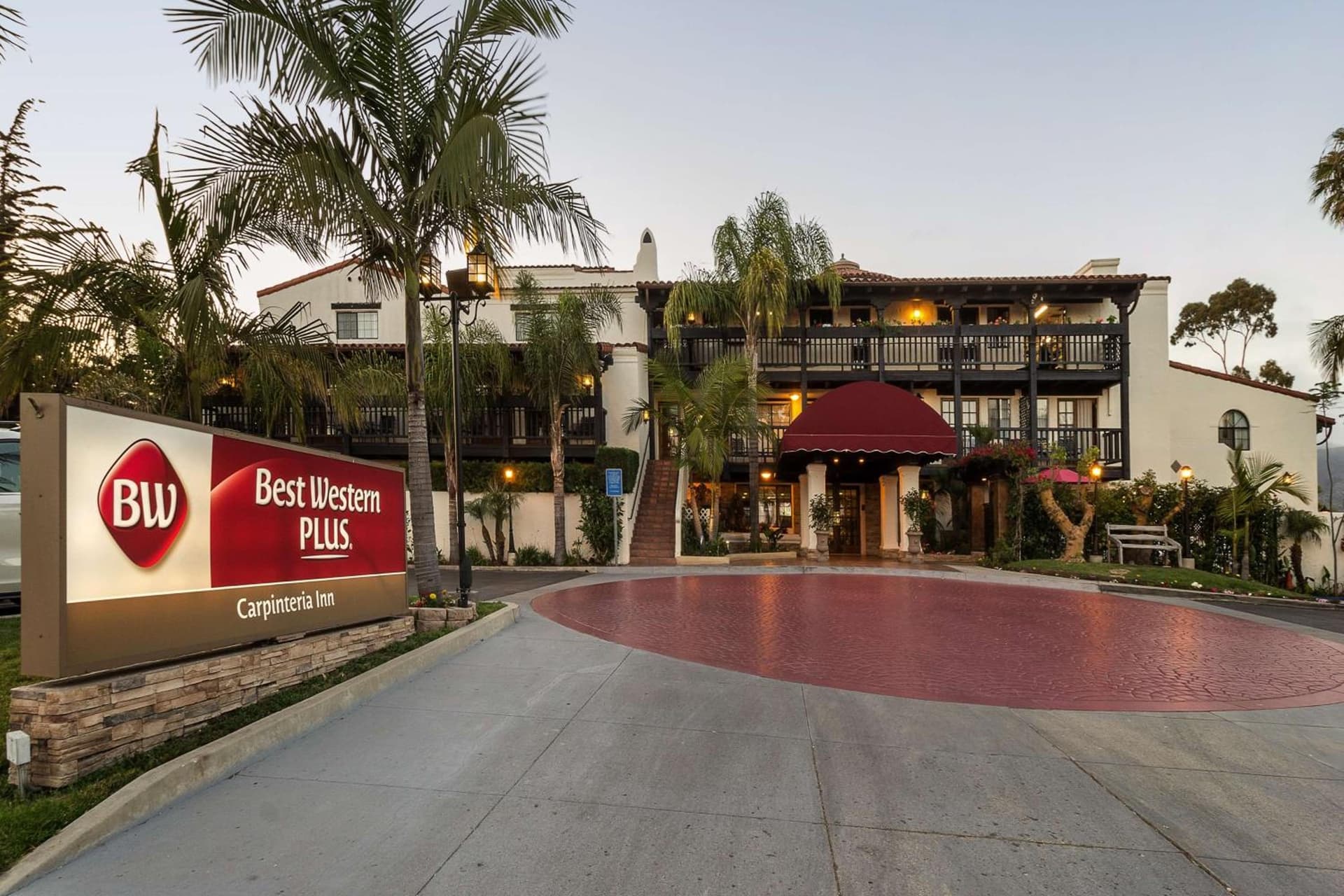 Best Western Plus Carpinteria Inn interior in Carpinteria, CA — gallery photo 2