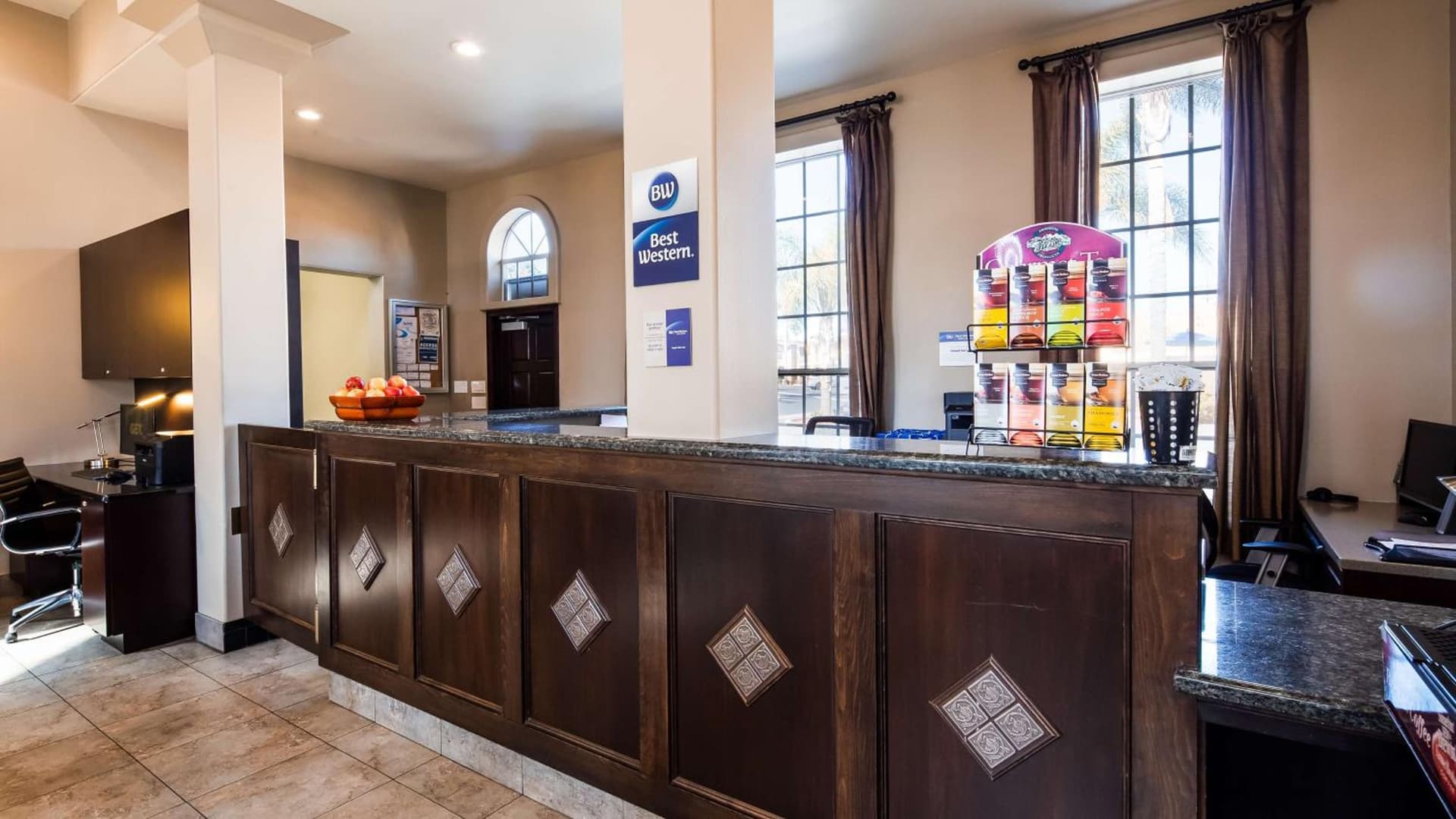 Best Western Oxnard Inn interior in Oxnard, CA — gallery photo 2