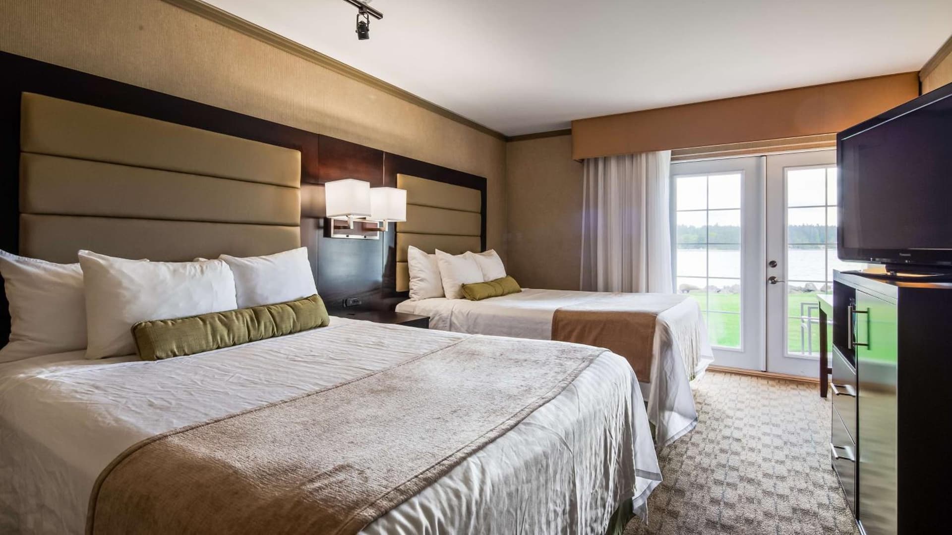 Best Western Plus Silverdale Beach Hotel gallery photo in Silverdale, WA — image 57