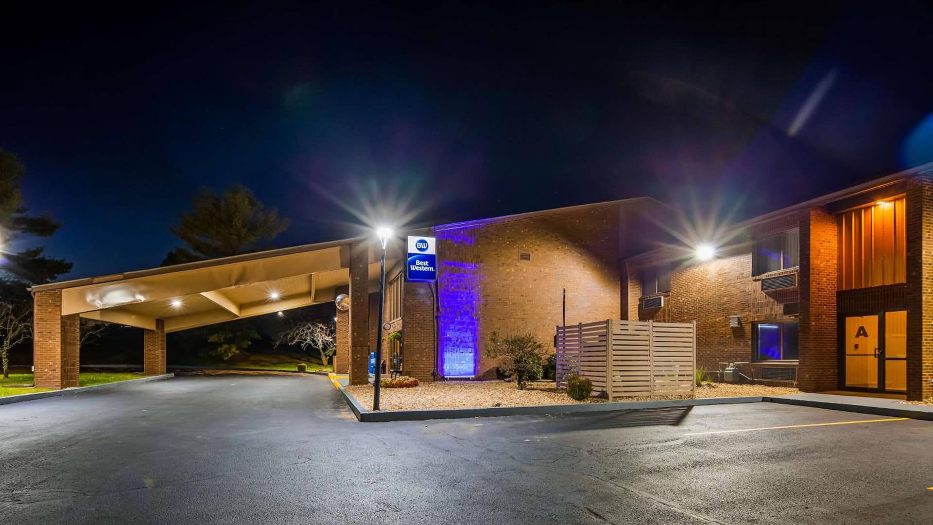 Best Western Shelbyville Lodge featured exterior or lobby in Shelbyville, KY — similar hotel