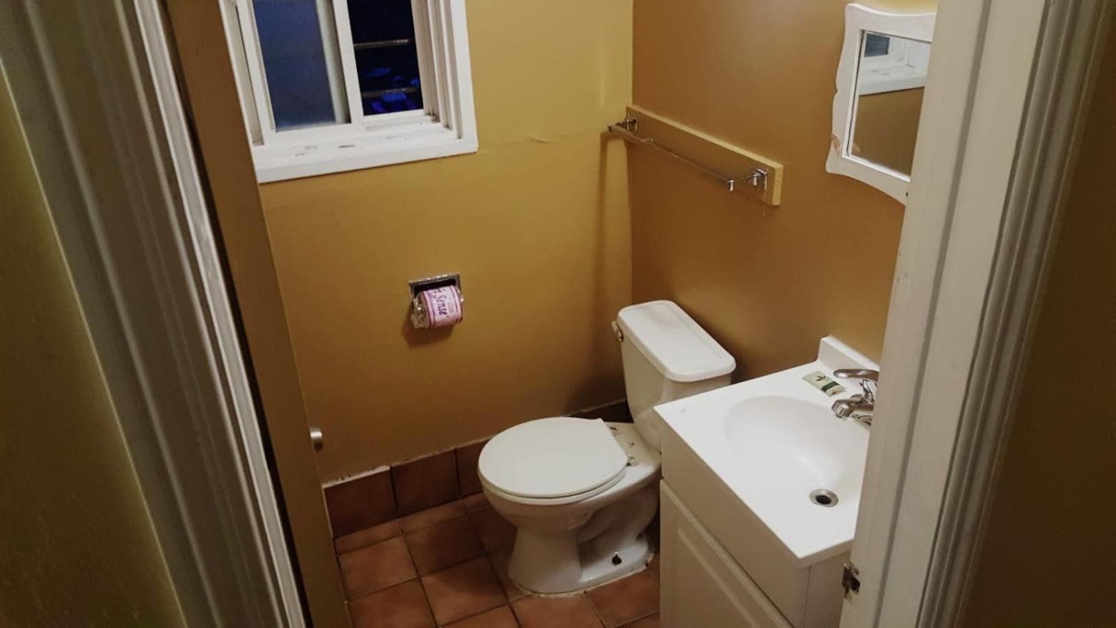 Palms Motel property views in Oakland, CA — gallery photo 3