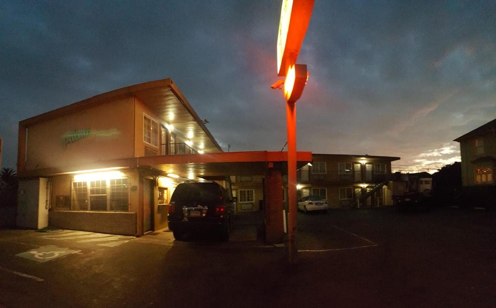 Palms Motel featured exterior or lobby in Oakland, CA — similar hotel